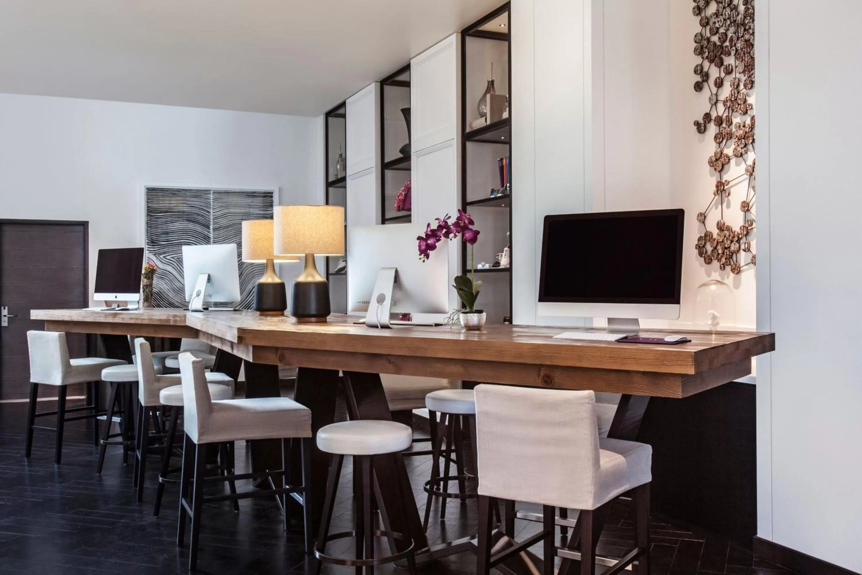 Photo of the whole room in Vida Downtown