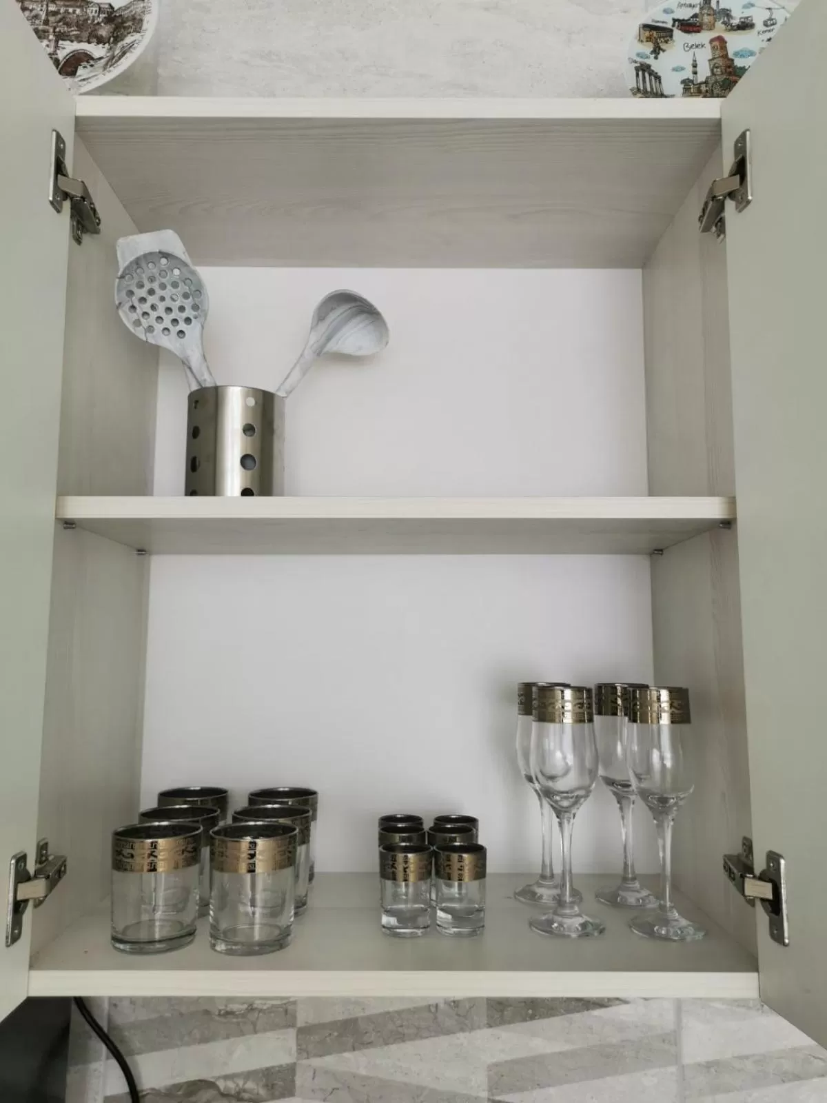 Kitchen/Kitchenette in Monte-Kristo Hotel