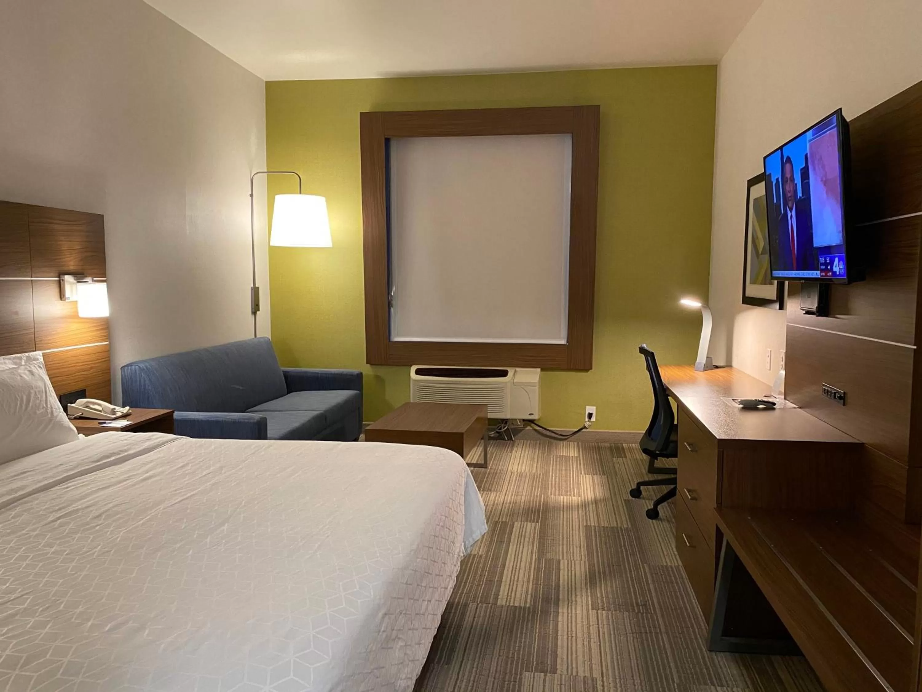 Photo of the whole room, Bed in Holiday Inn Express & Suites Beaumont - Oak Valley by IHG