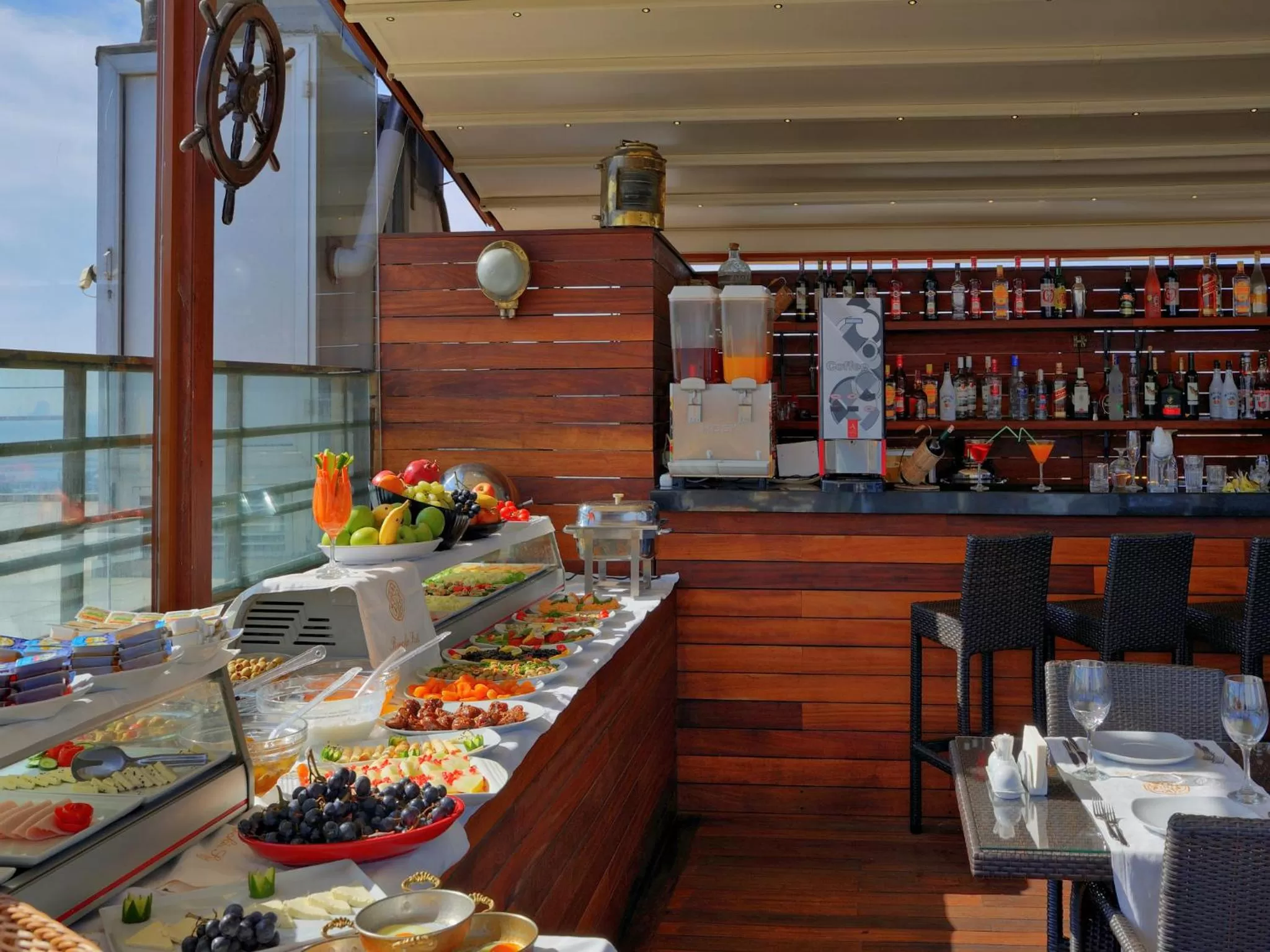 Restaurant/places to eat in Burckin Hotel