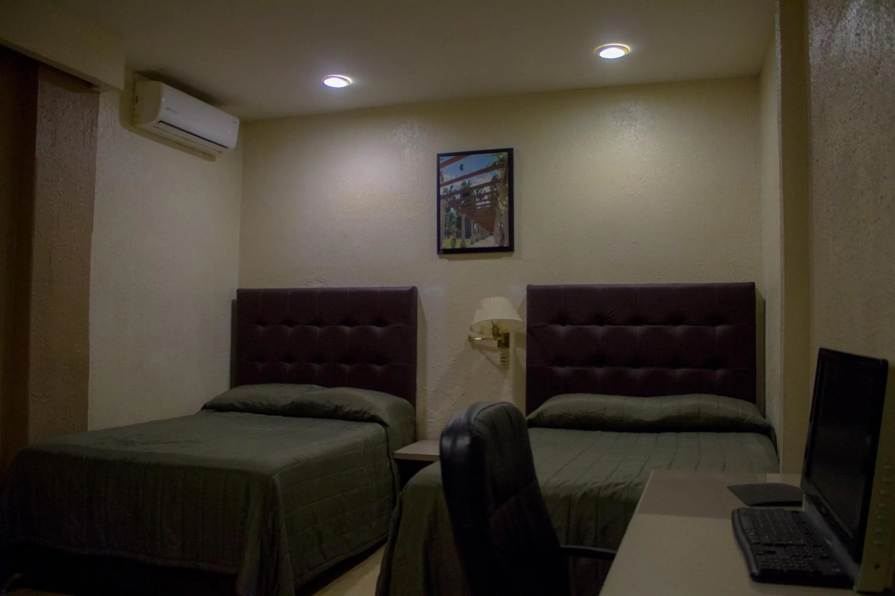 Photo of the whole room in Hotel America Palacio