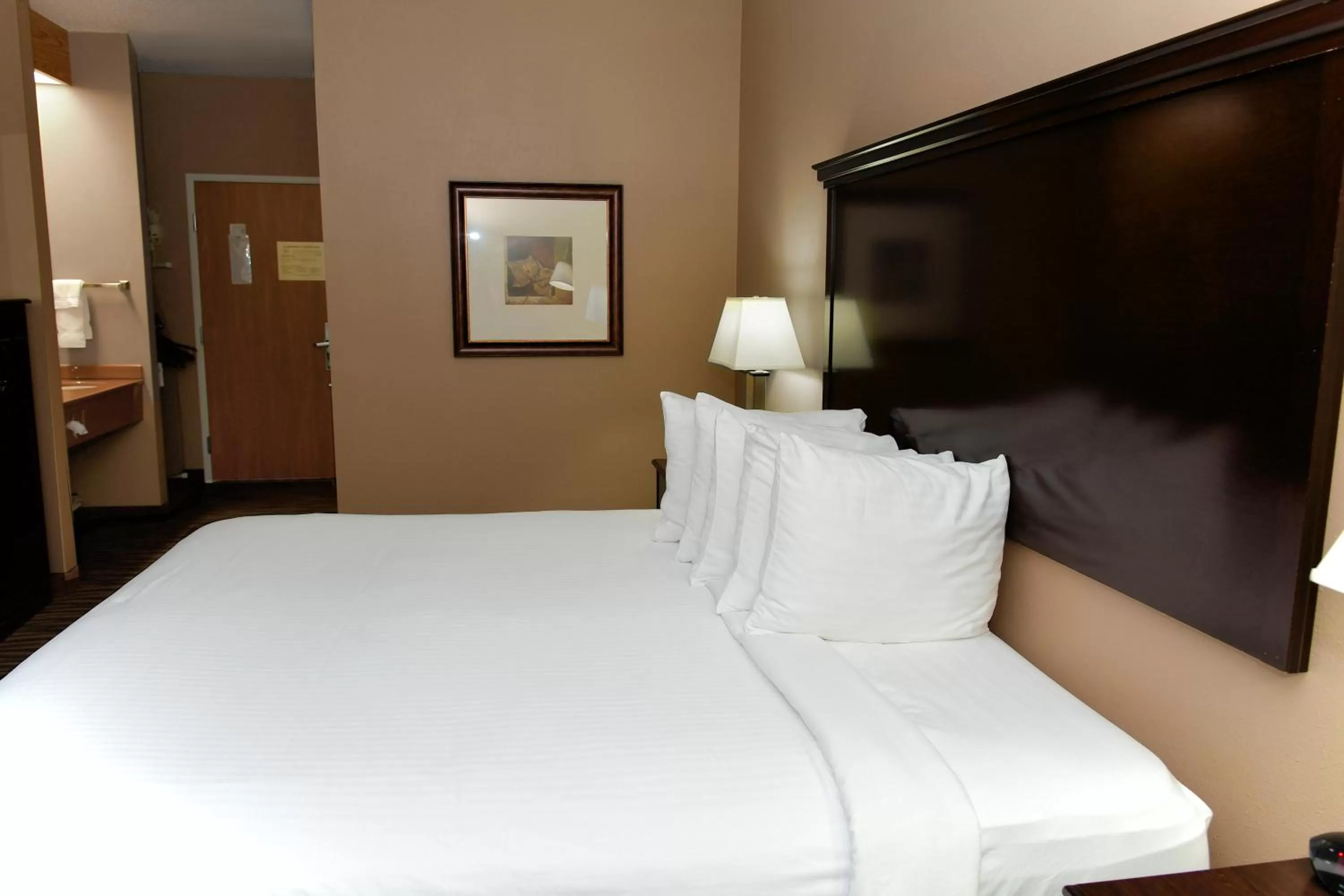 Bed in Cobblestone Inn & Suites - Denison | Majestic Hills