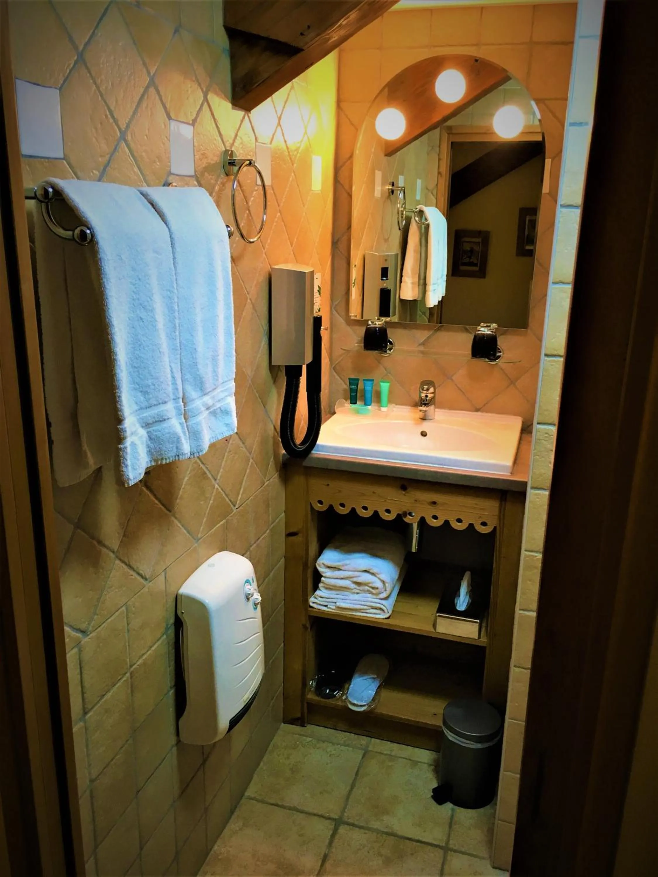 Bathroom in Auberge du Manoir