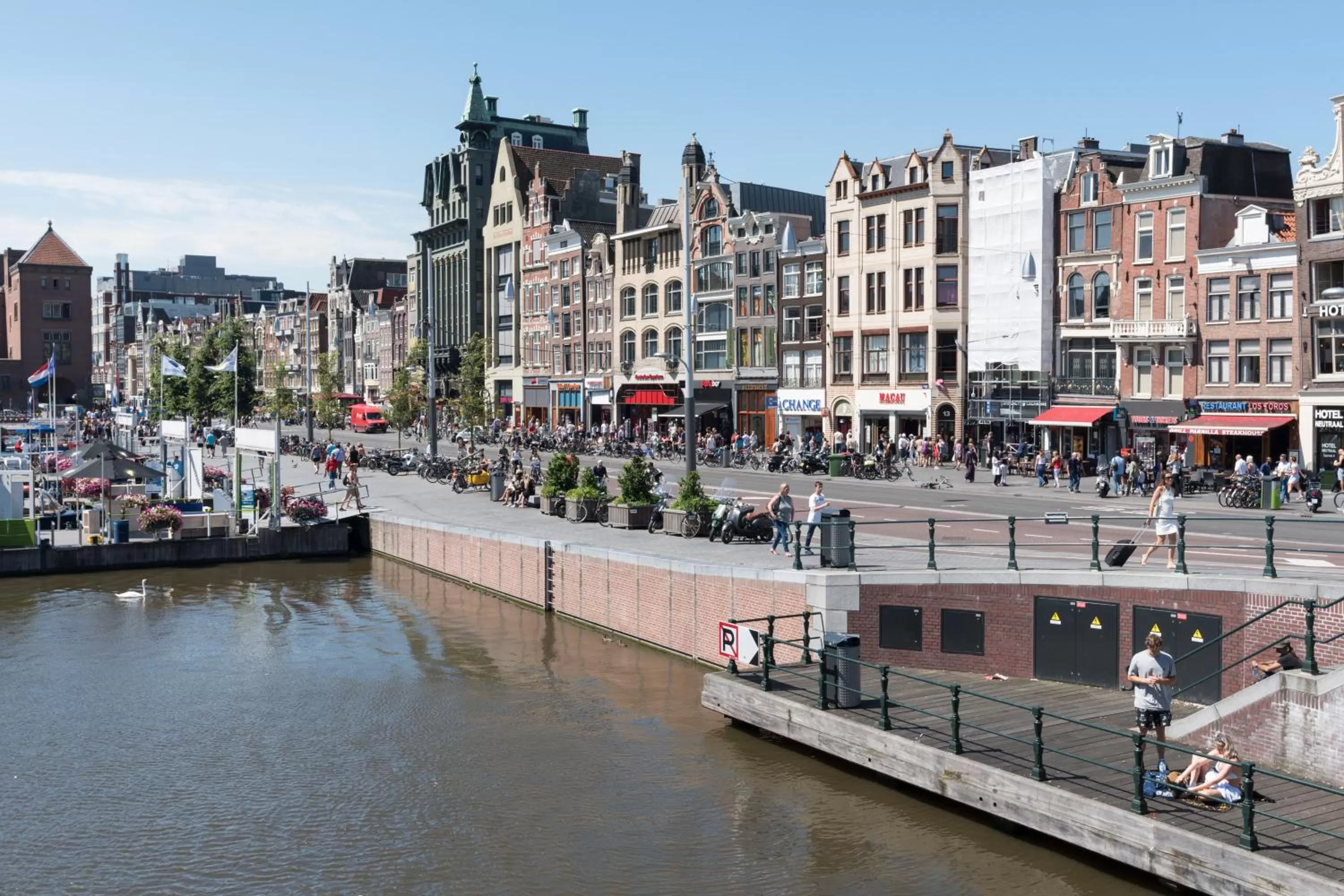 Area and facilities in Westerpark Suites