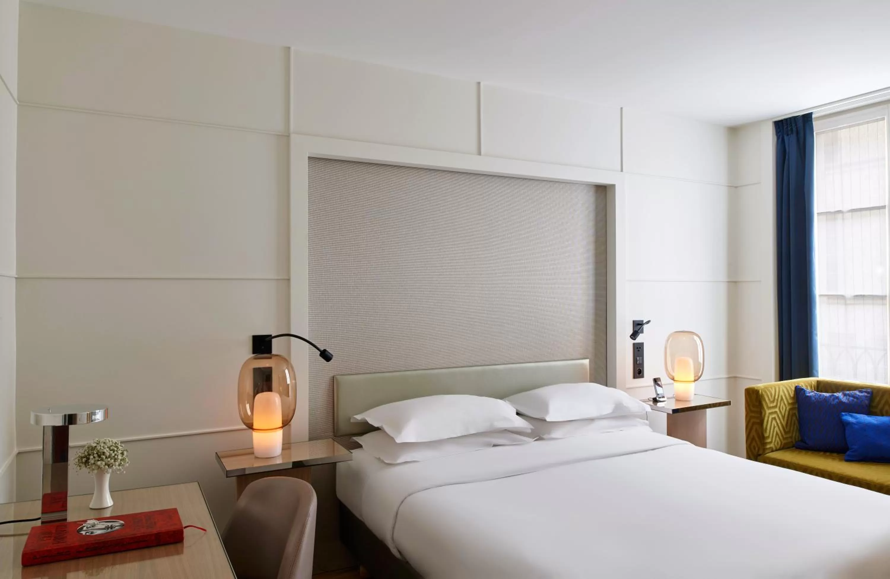 Seating area, Bed in Hotel Opéra Richepanse