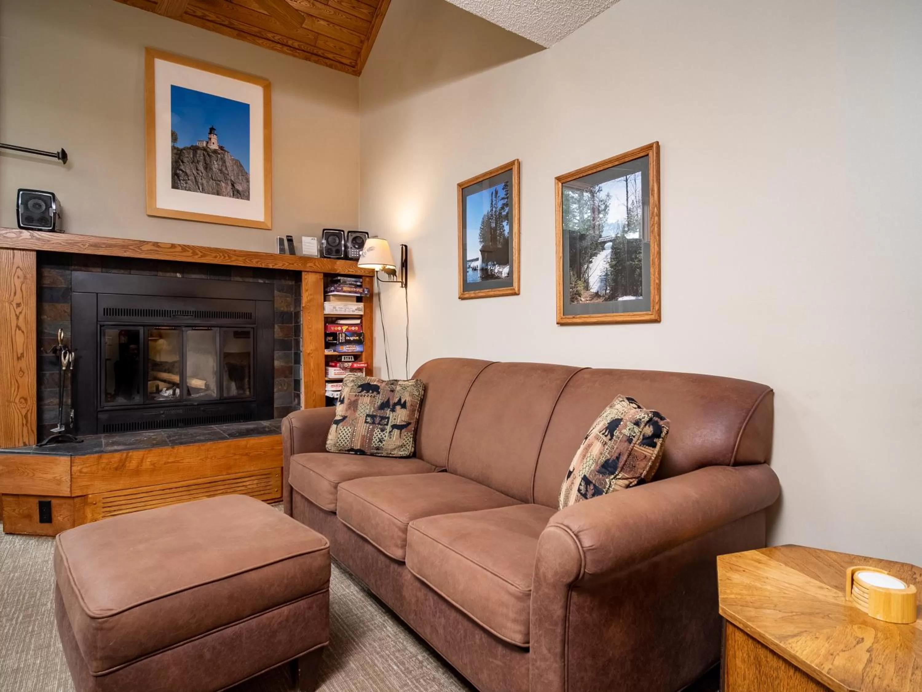 Living room in Caribou Highlands Lodge
