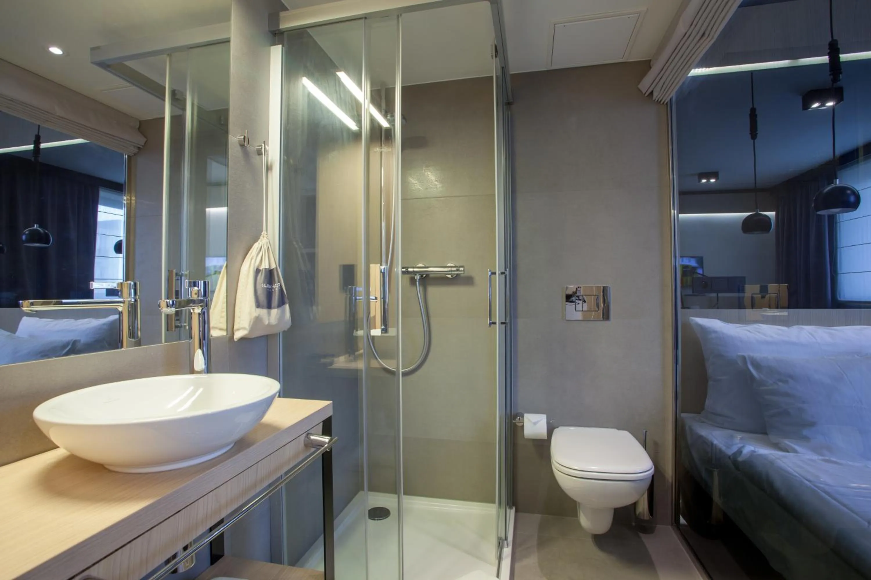 Bathroom in Ilonn Hotel