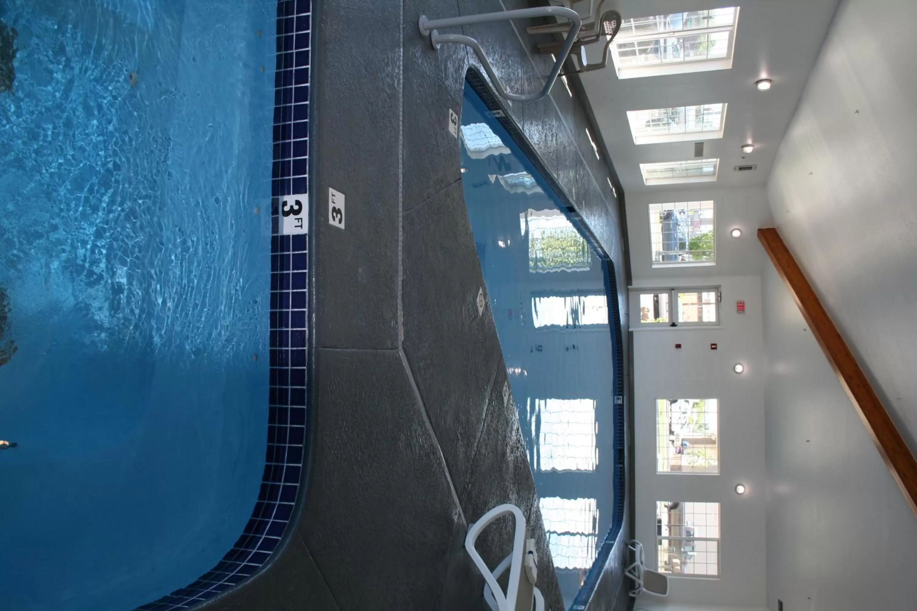 Swimming pool in Country Inn & Suites by Radisson, Prineville, OR