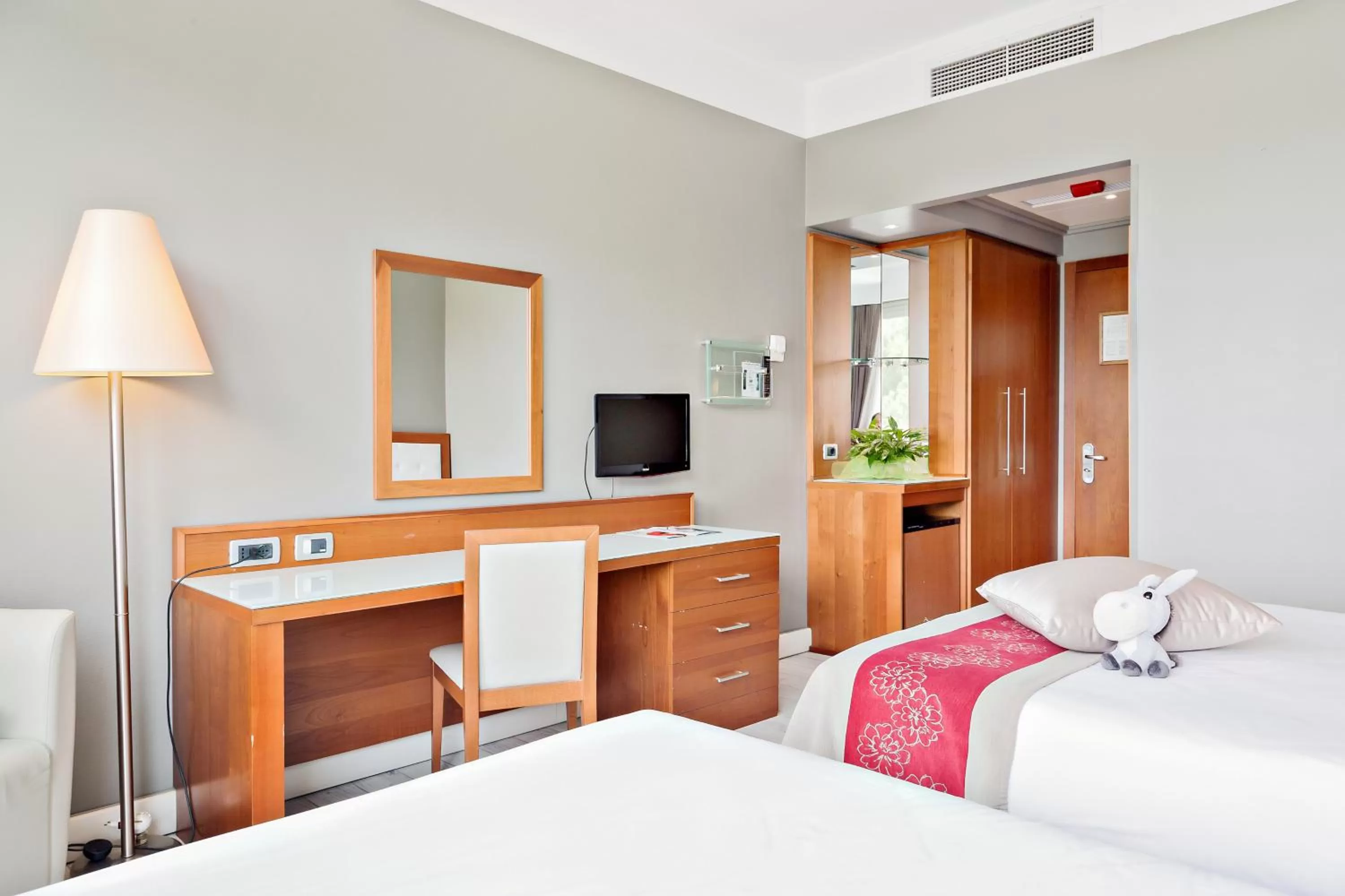 Bed in Italiana Hotels Florence