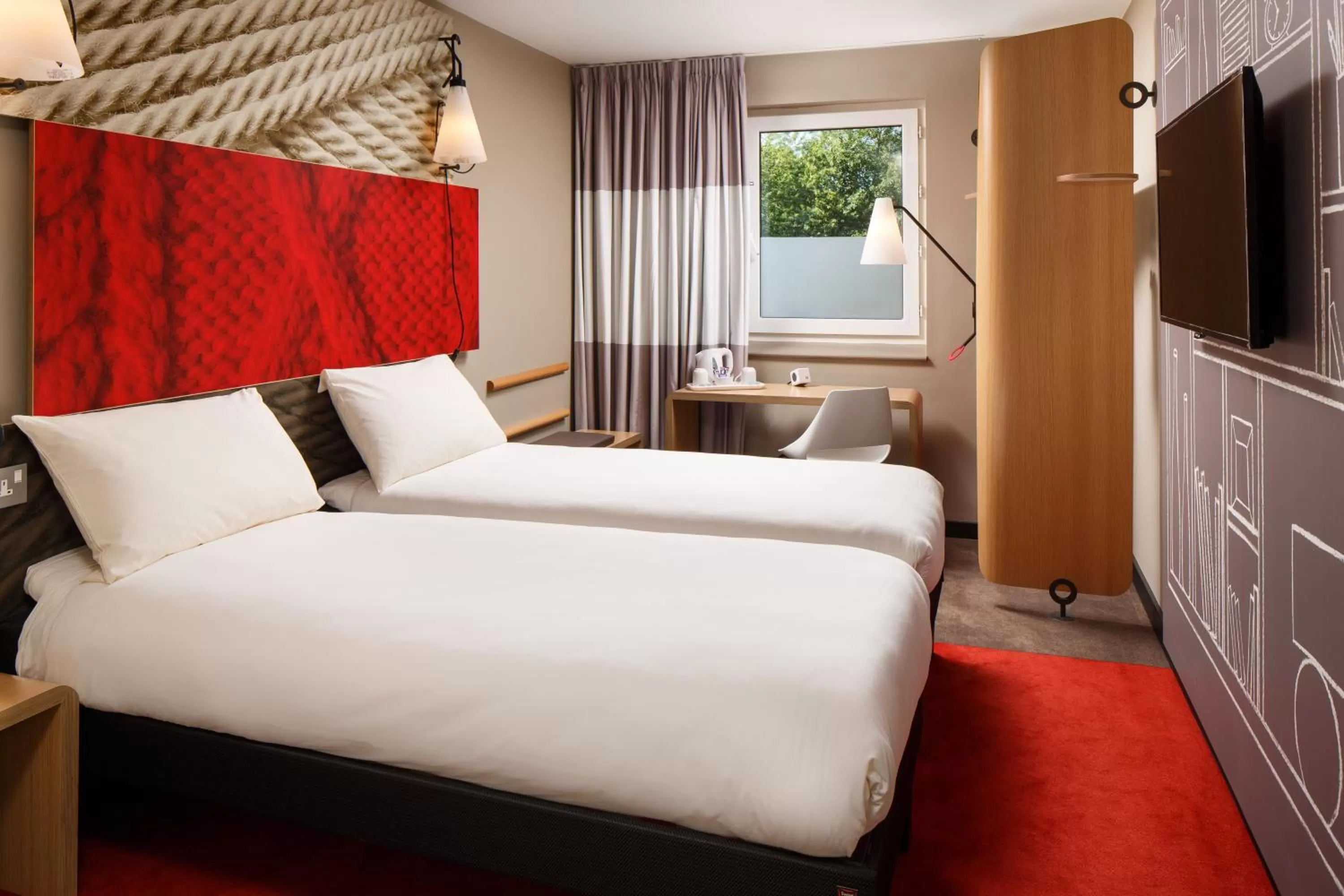 Bed in ibis Coventry Centre