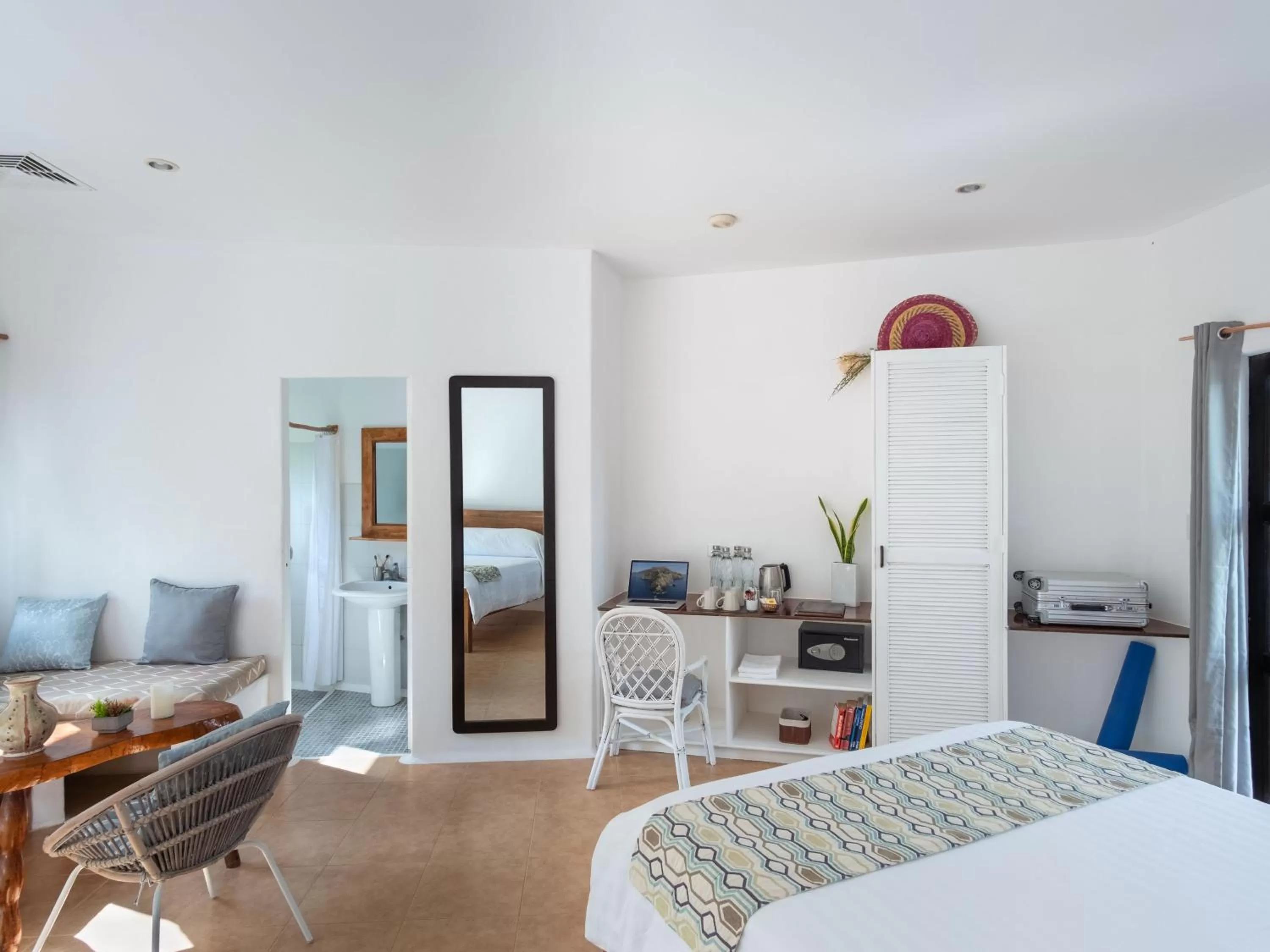 Bedroom, Bed in Granada Beach Resort - Adults Only