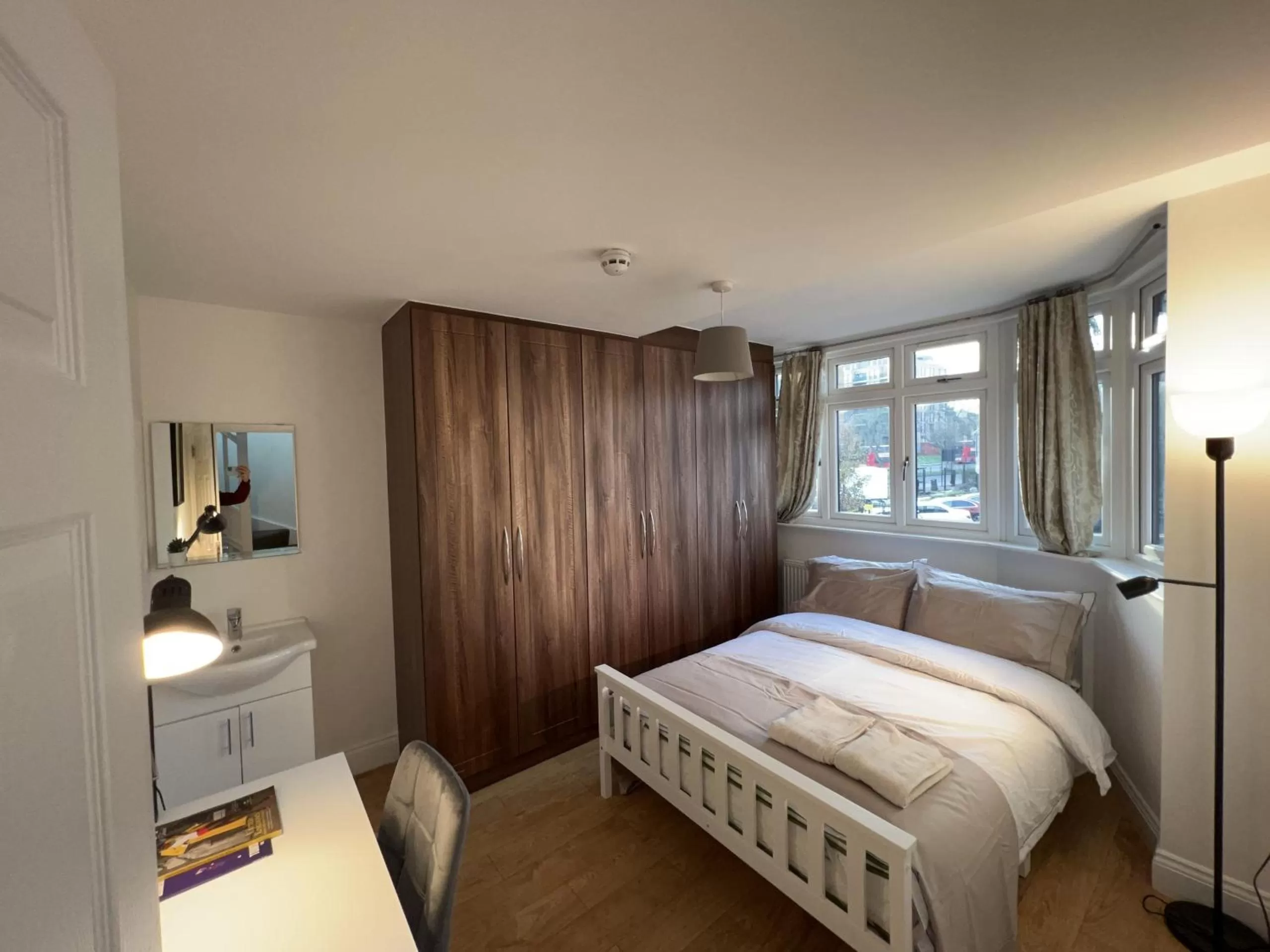 Bedroom, Bed in 4 Wharncliffe Drive