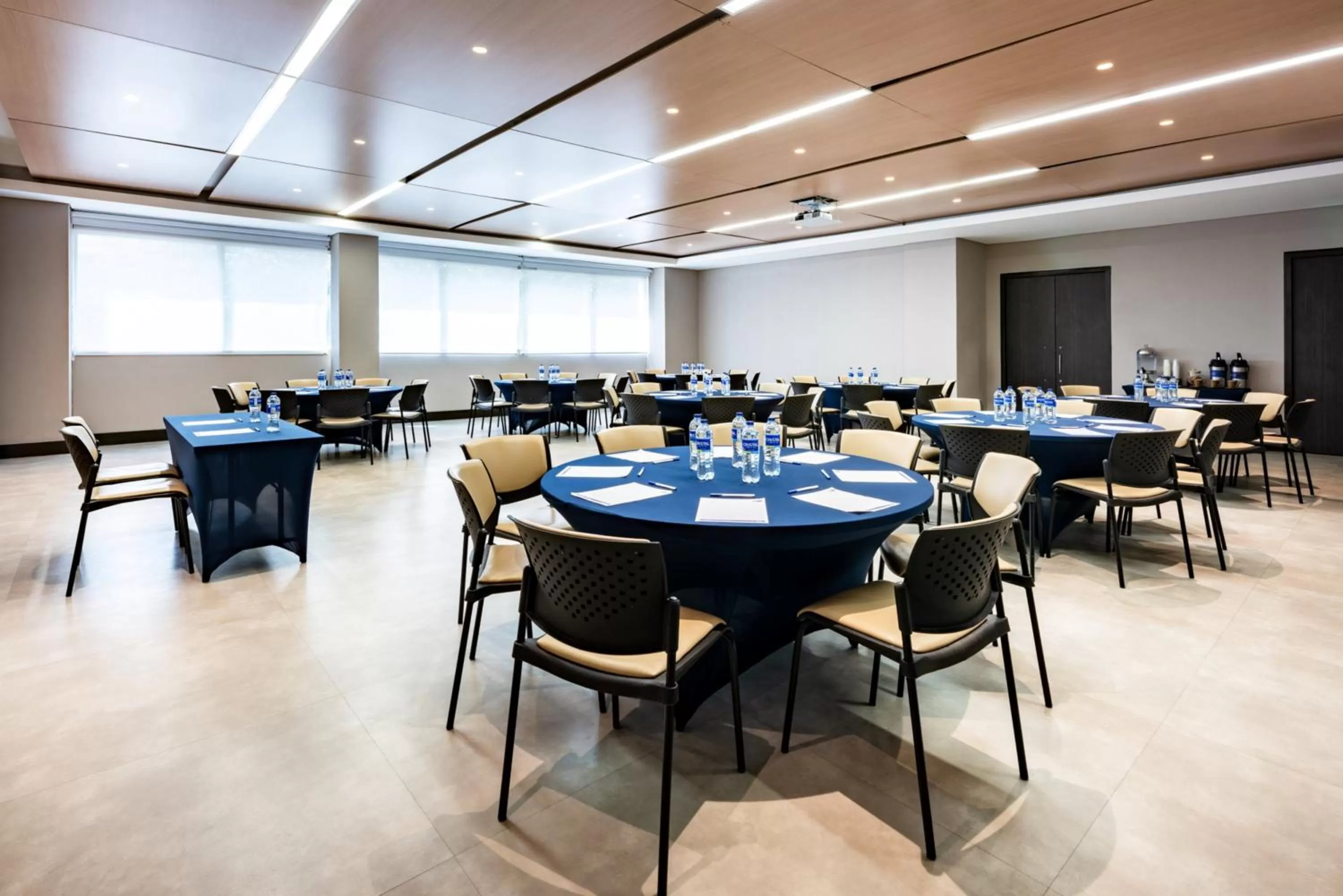 Meeting/conference room in Holiday Inn Express - Cartagena Bocagrande by IHG
