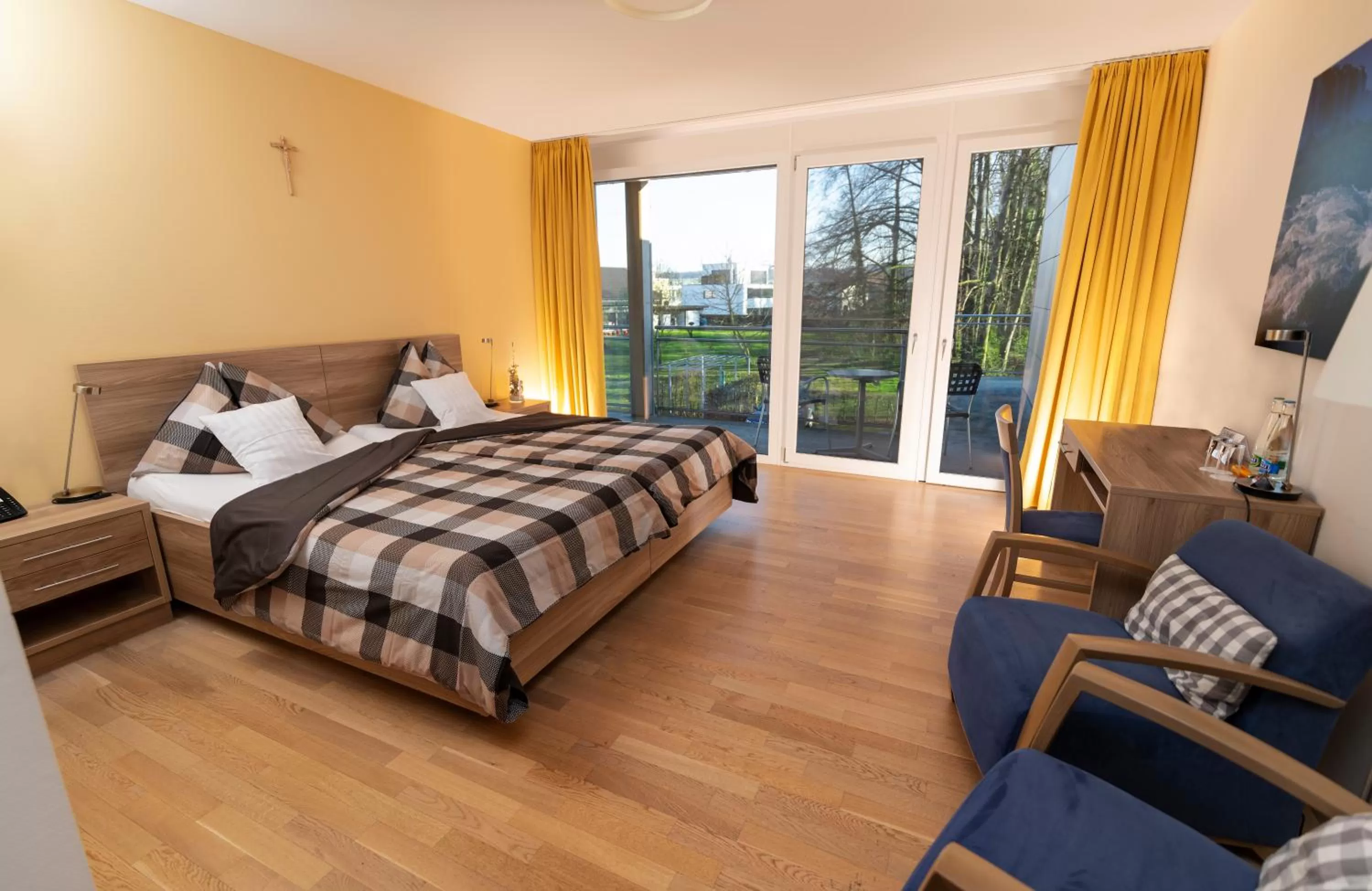 Photo of the whole room, Bed in Hotel Restaurant Sokrates