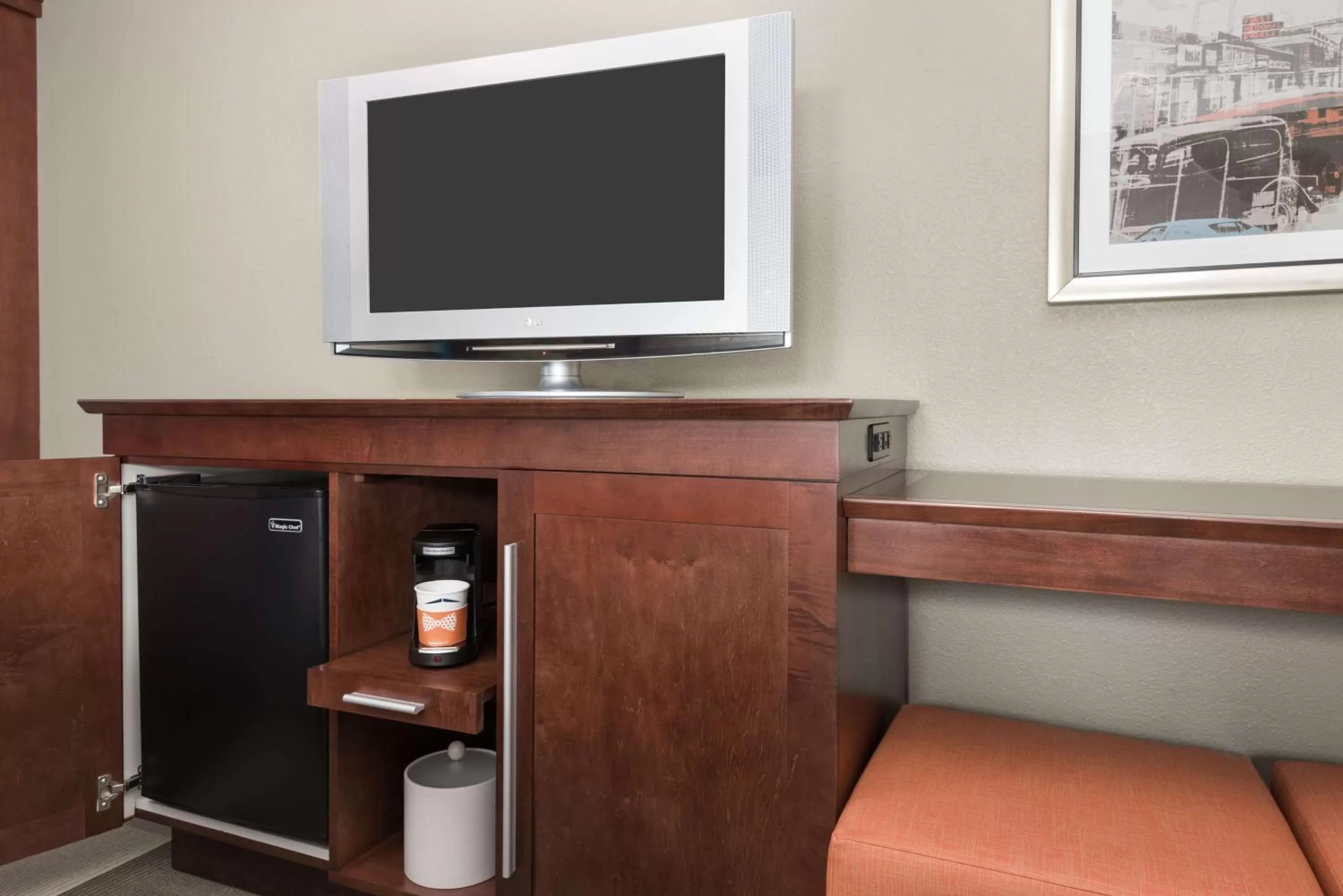 Bed in Hampton Inn Boston / Marlborough