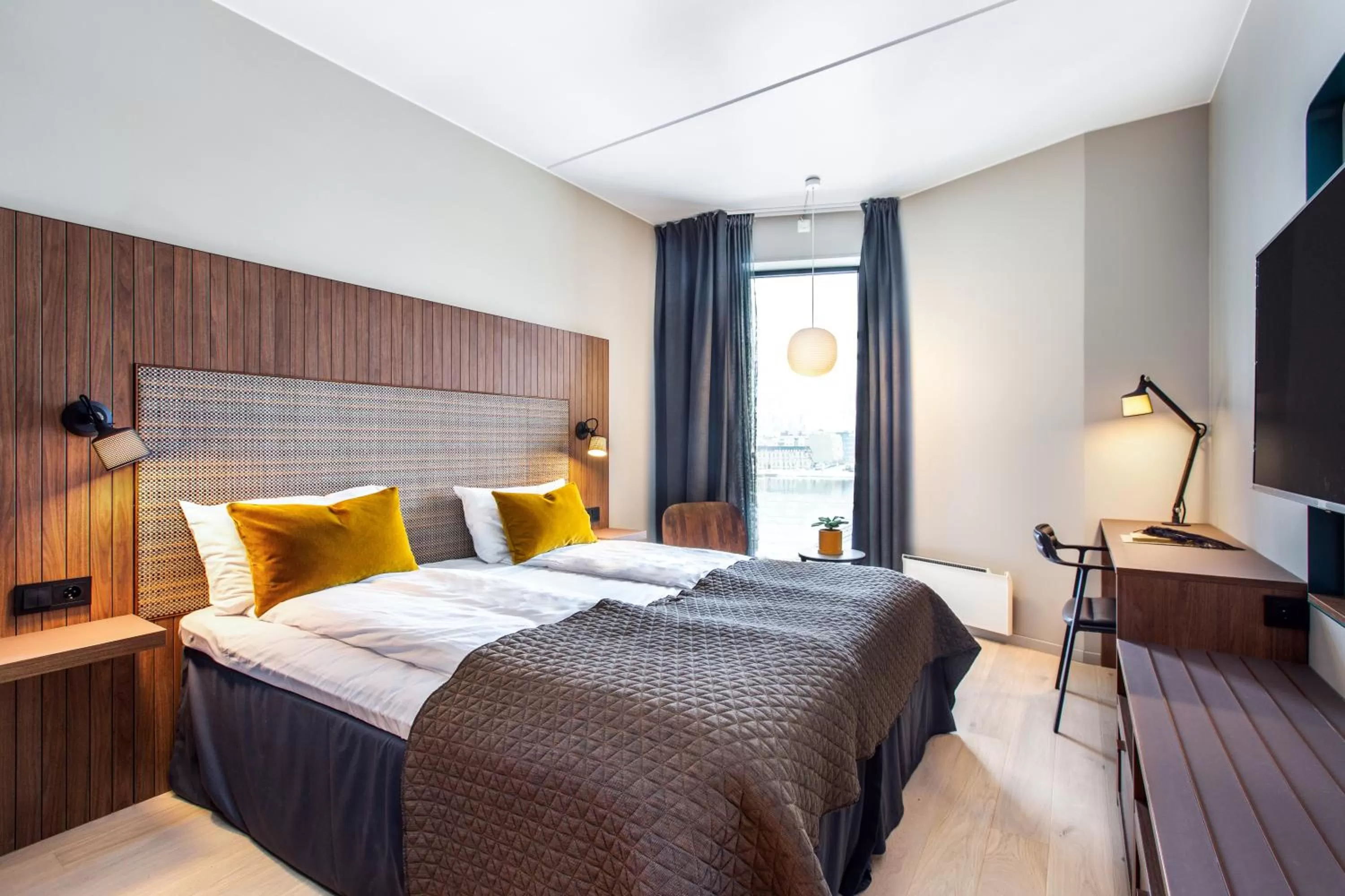 Bed in Quality Hotel River Station