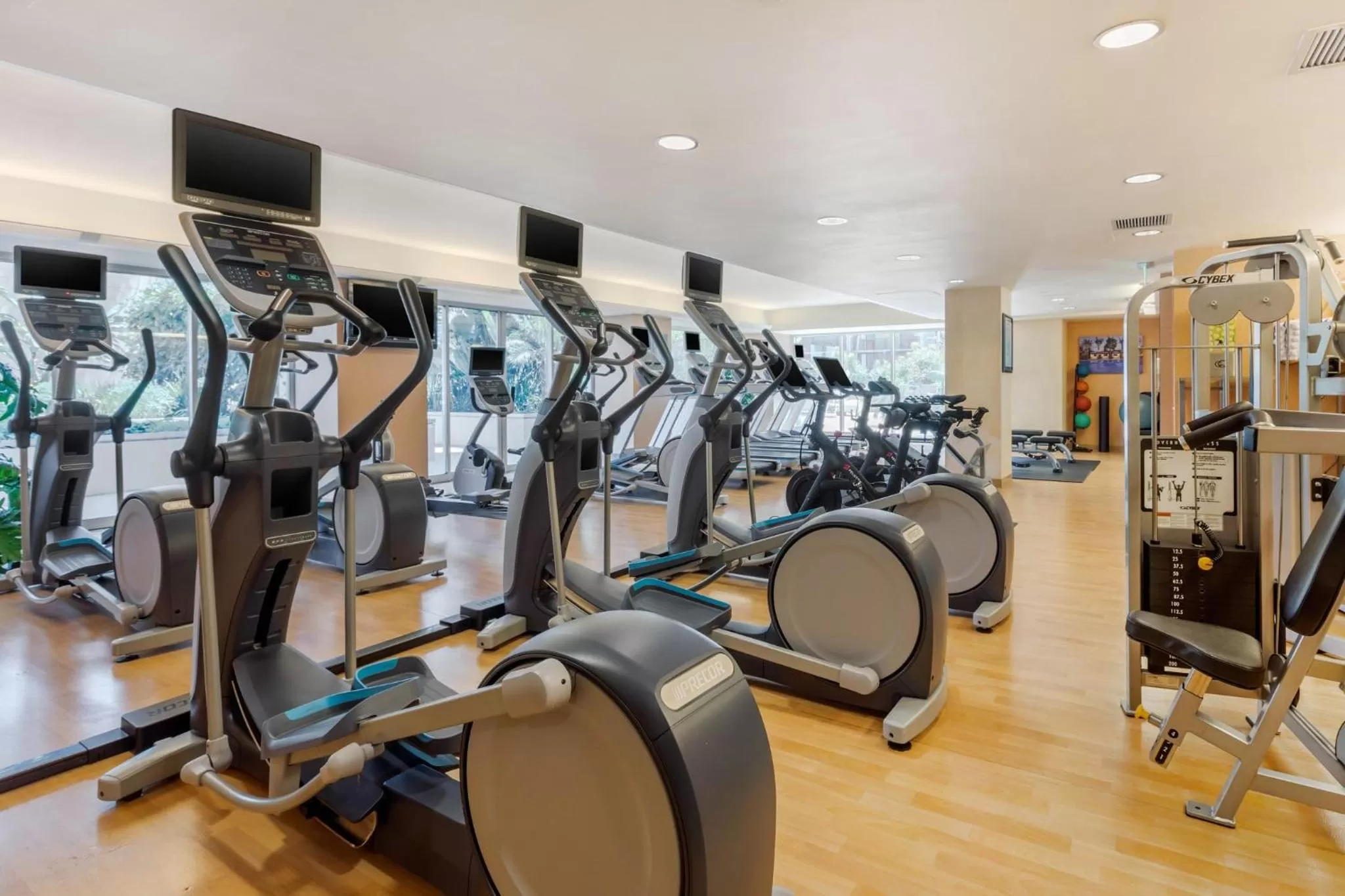 Fitness centre/facilities in Omni Los Angeles Hotel