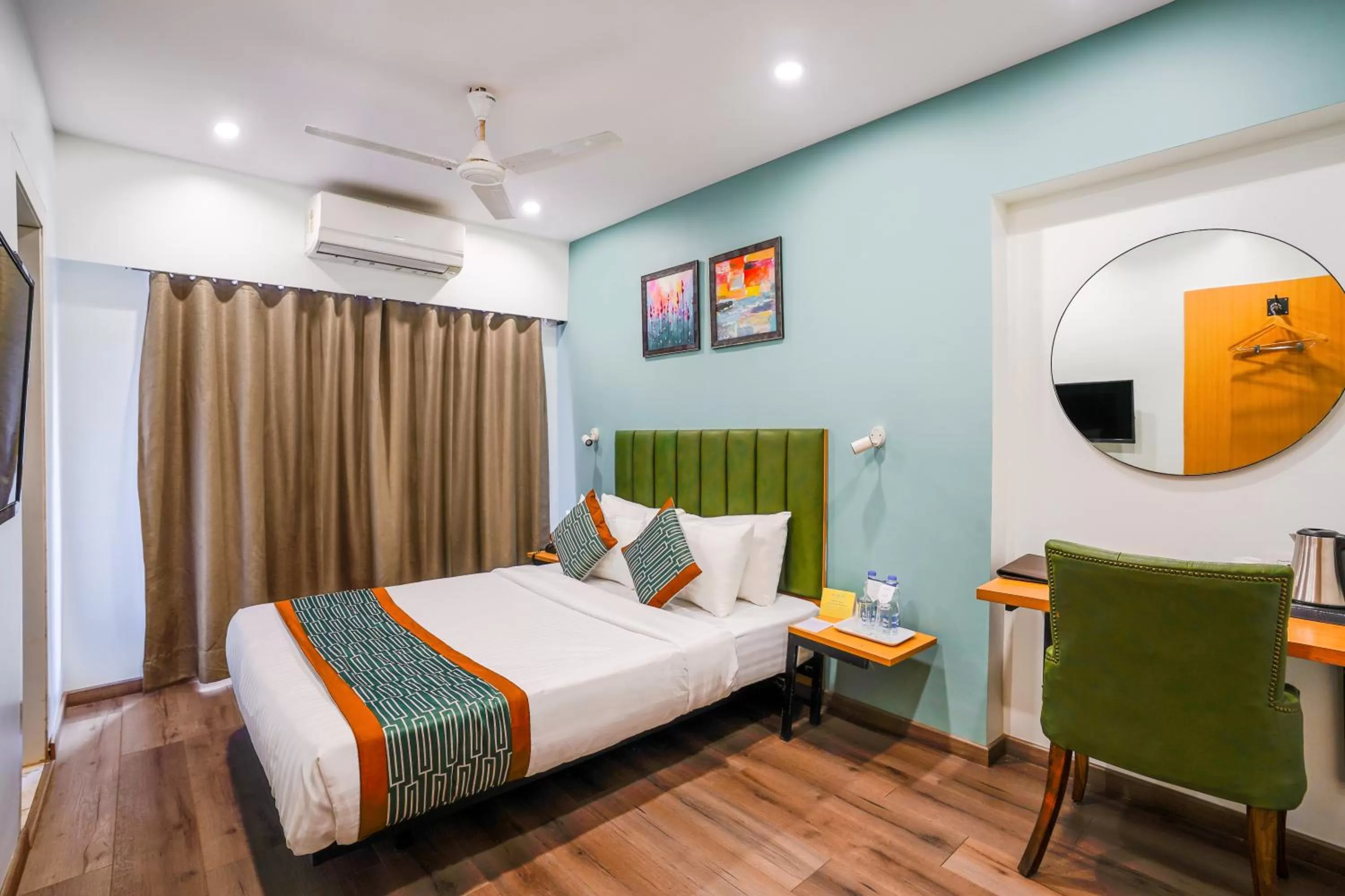 Coffee/tea facilities, Bed in Apex Beacon Hotel, Mumbai