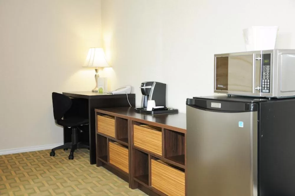 Coffee/tea facilities in High Point Inn & Suites Peace River