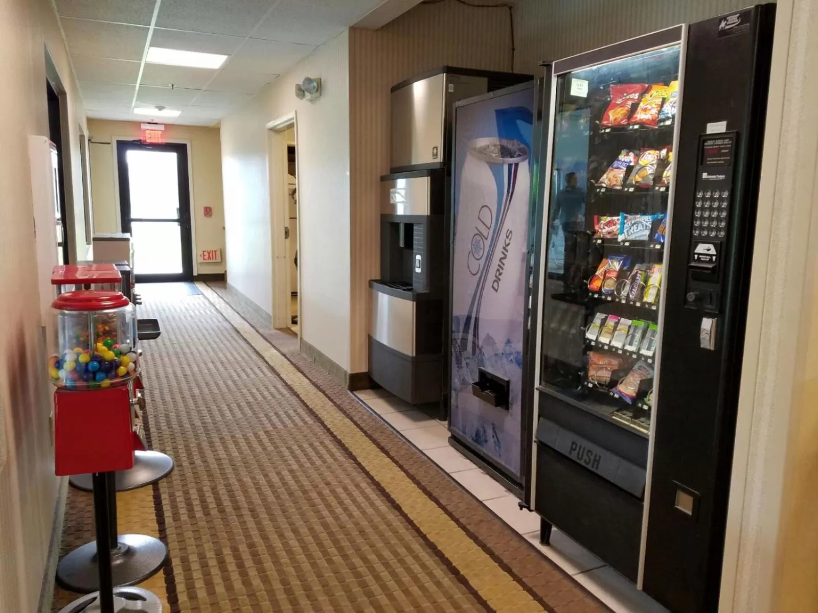 Super 8 by Wyndham Huntington