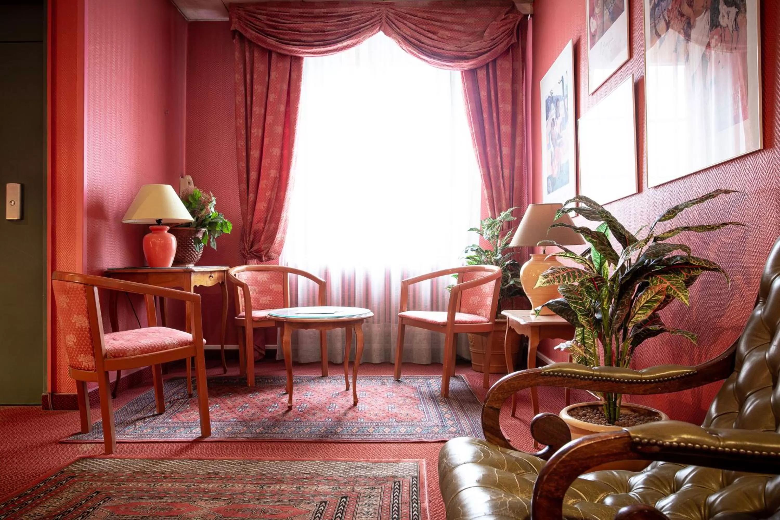 Property building in Hotel De La Paix