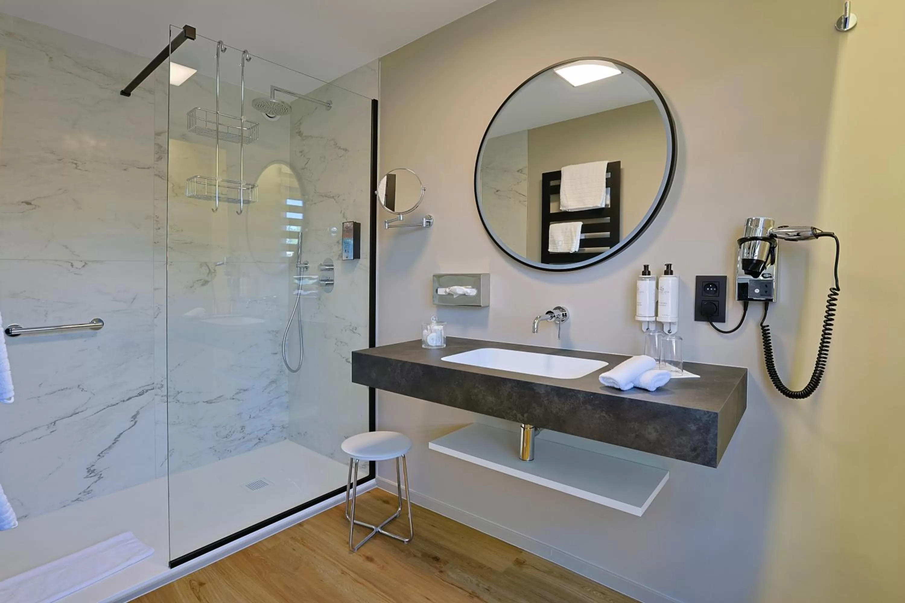 Property building in Hotel Quartier Latin