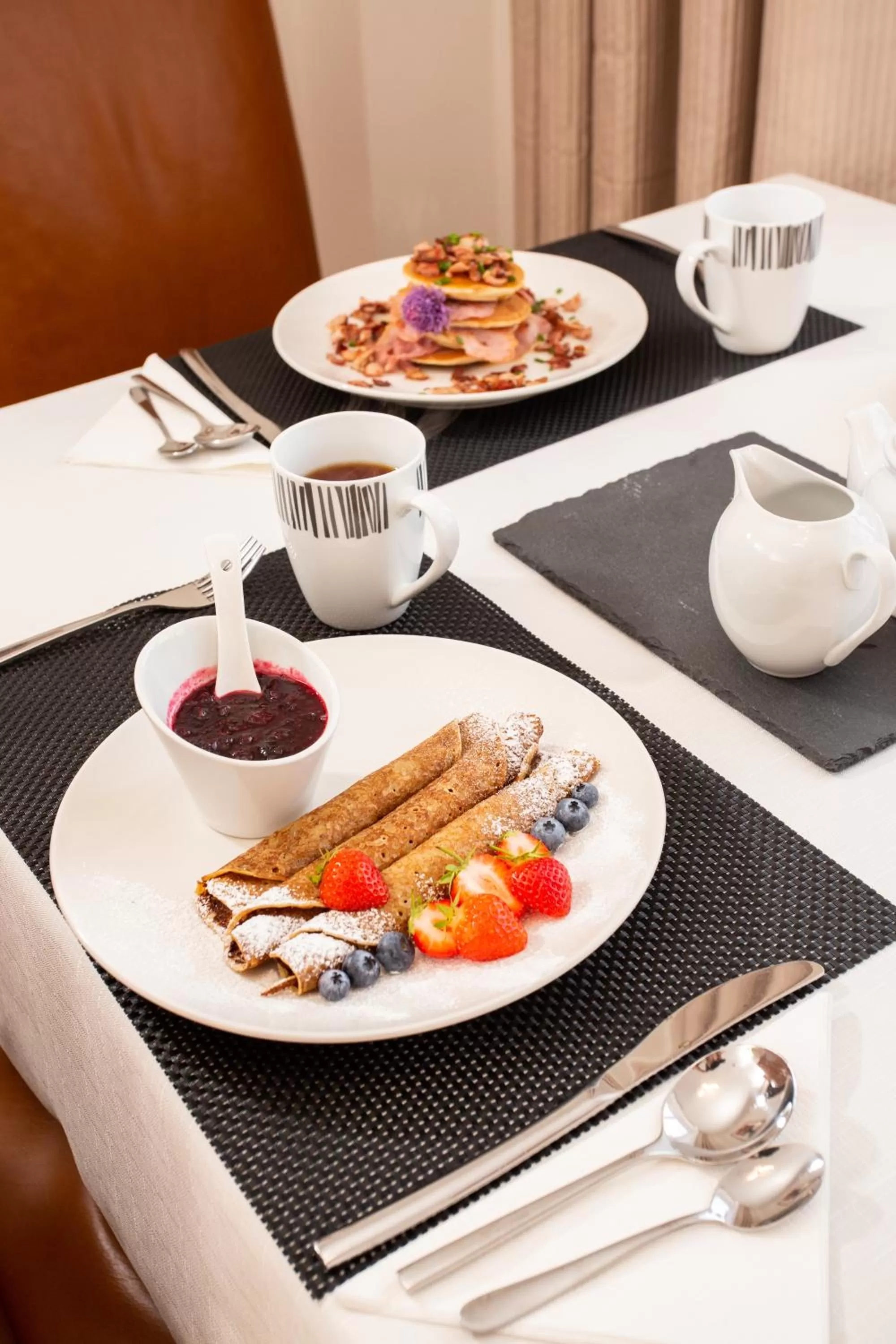 Breakfast in Beechwood Lodge