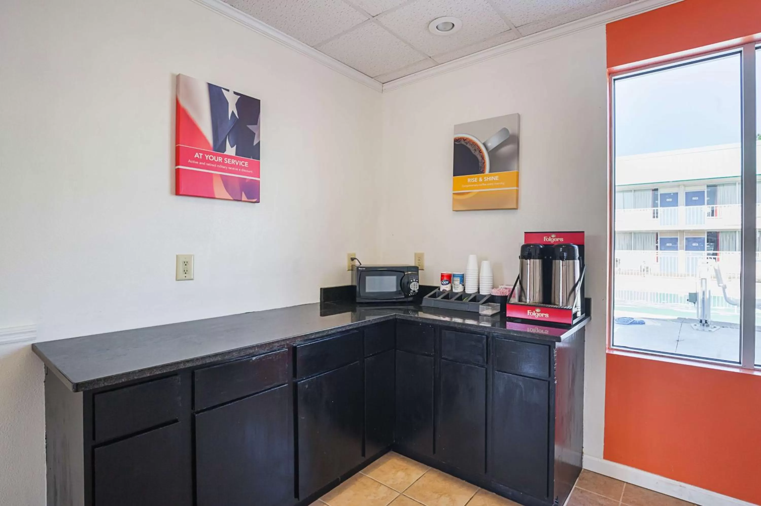 Coffee/tea facilities in Motel 6-Tifton, GA
