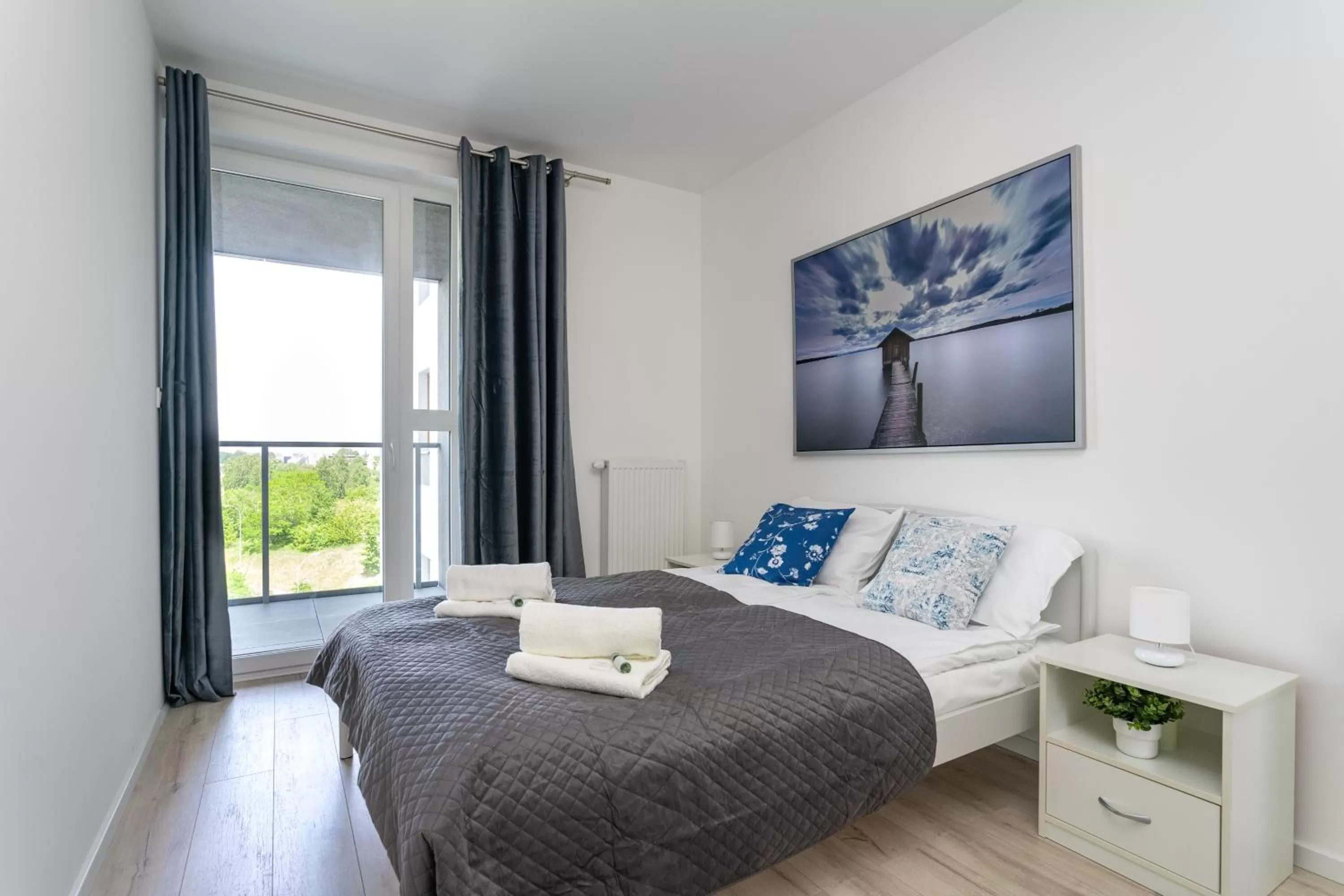 Bed in Symphony Modern Tower Apartamenty