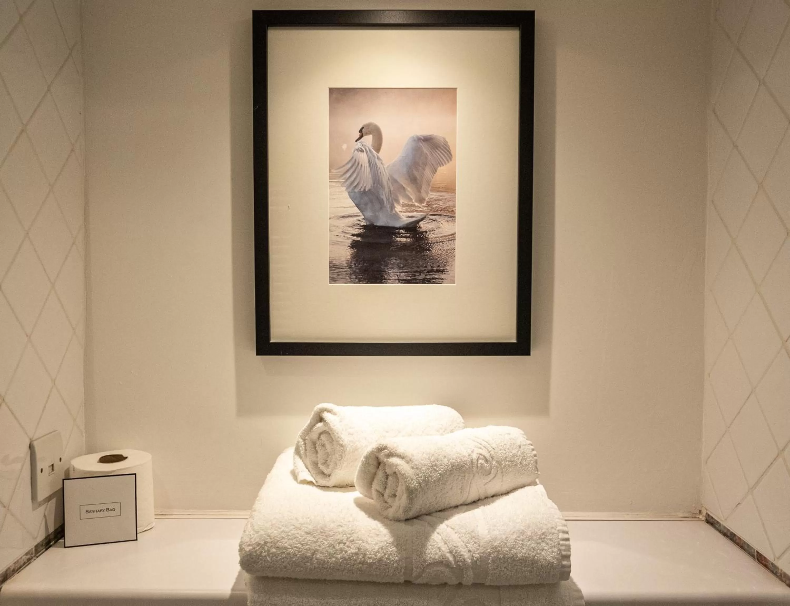 Bathroom, Bed in Low Wood Bay