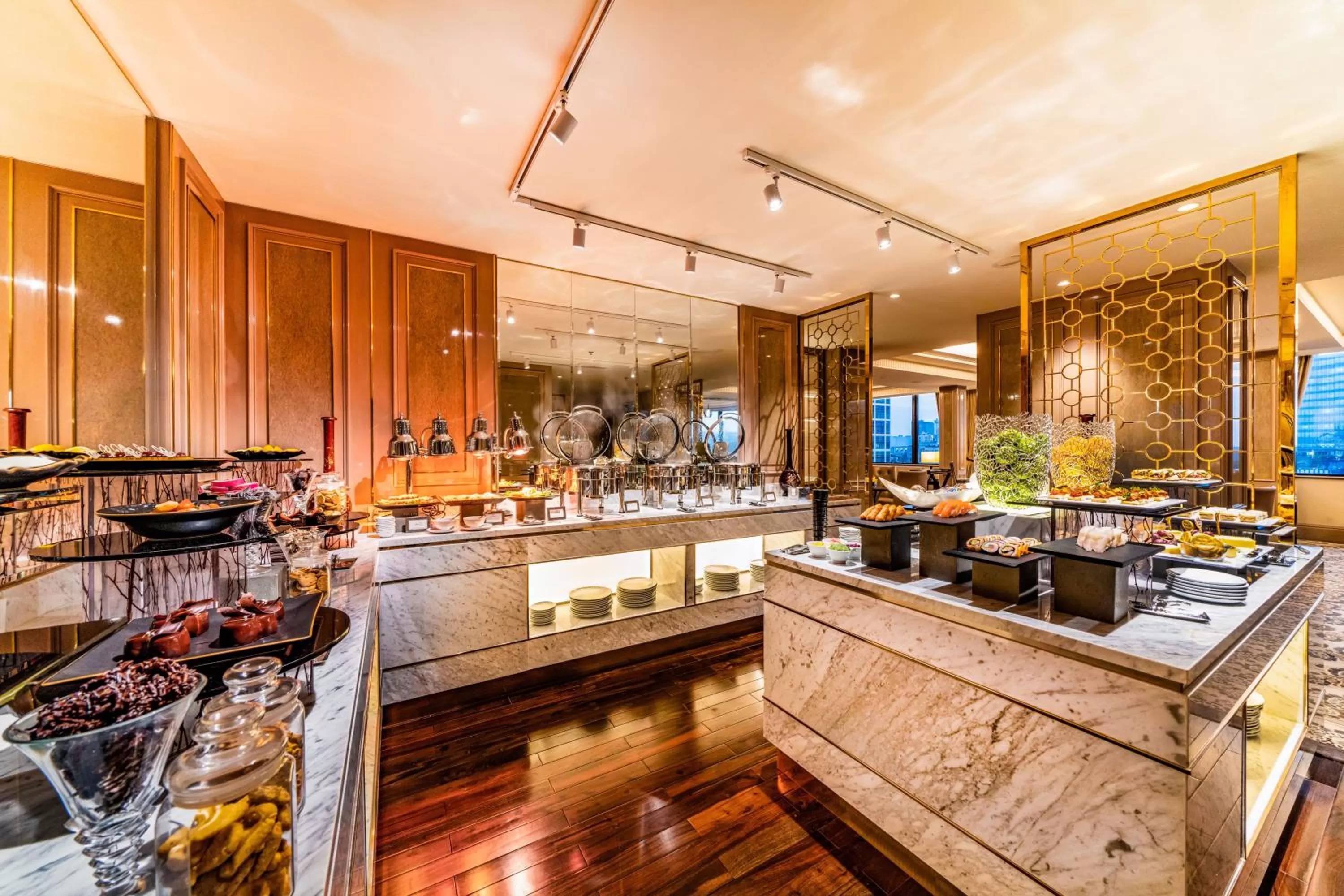 Lounge or bar in Caravelle Saigon