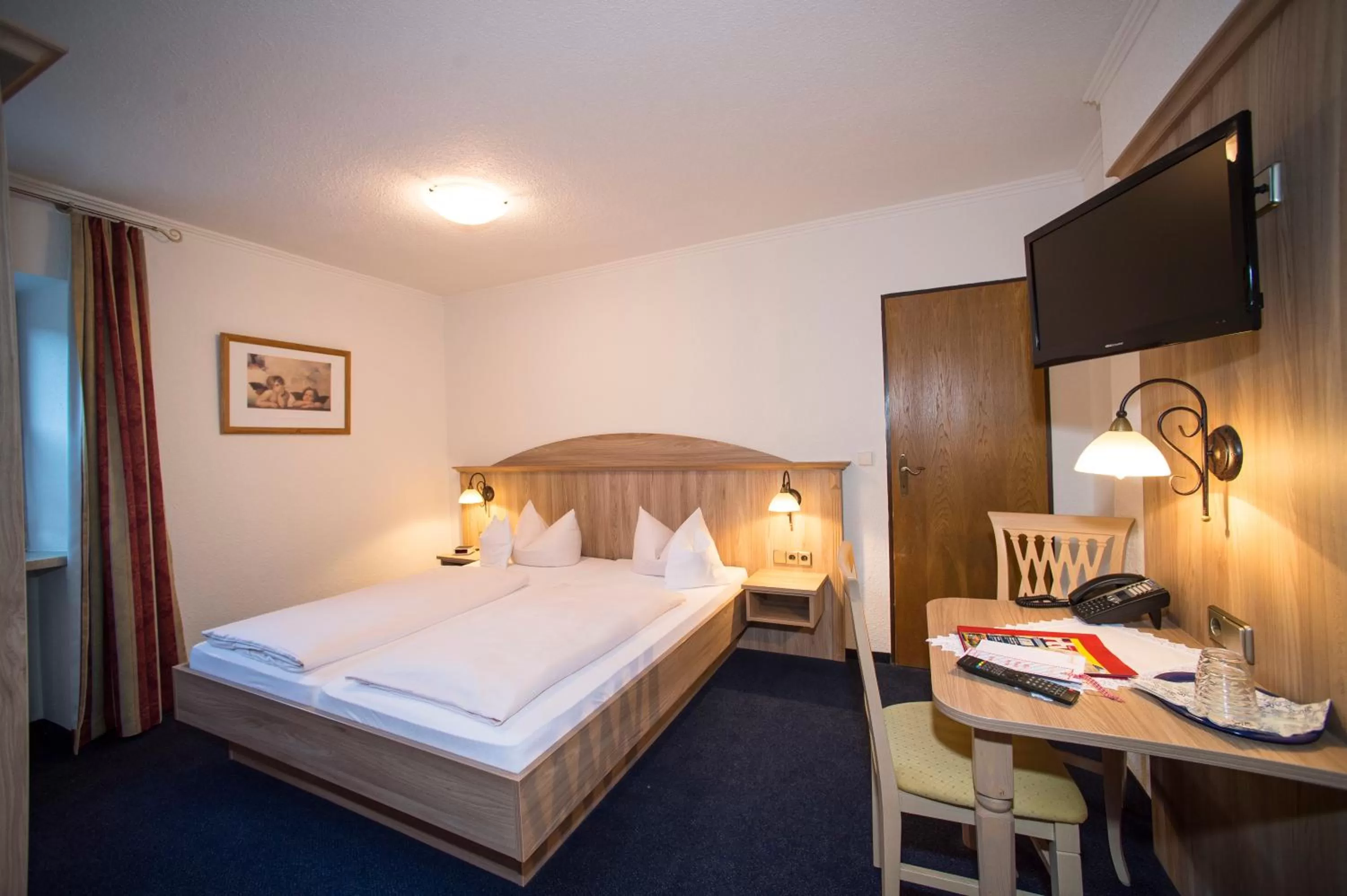 Bedroom, Bed in Aktivhotel & Gasthof Schmelz Ihr familienfreundliches Urlaubs Hotel mit Wellness Almsauna ab Februar Chiemgau Karte