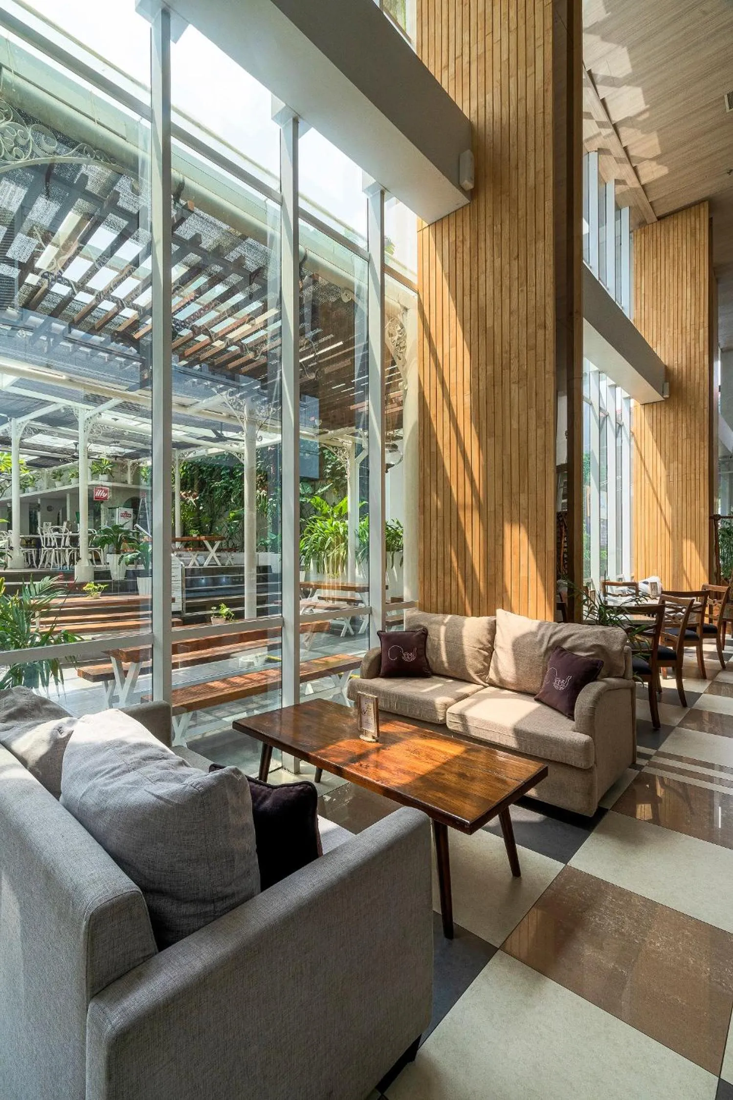 Restaurant/places to eat in THE 1O1 Yogyakarta Tugu