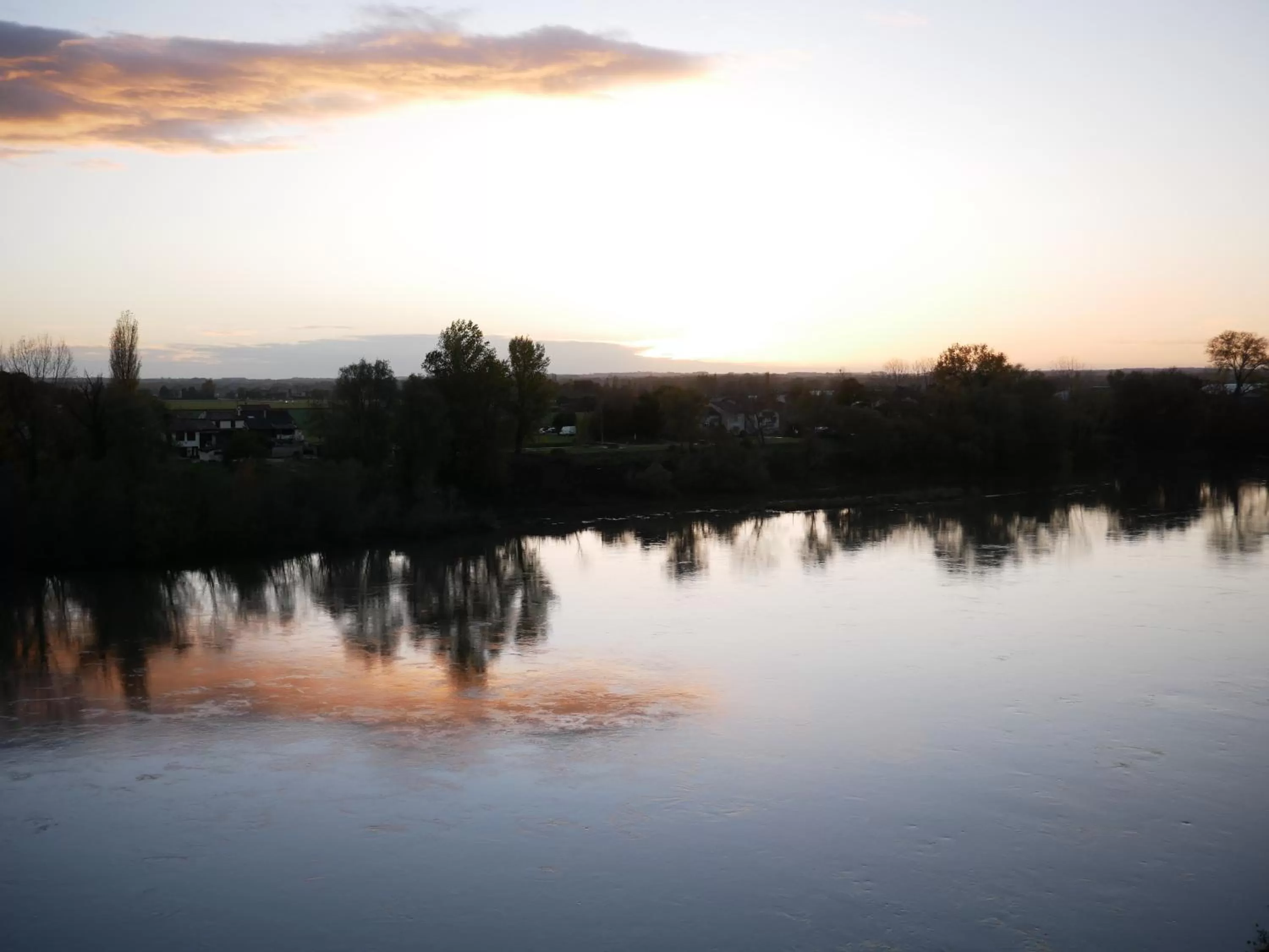 Natural landscape in CÔTE GARONNE le BALCON DES DAMES -hôtel et restaurant- Tonneins Fauillet Marmande - vue panoramique bord de Garonne chambres climatisées