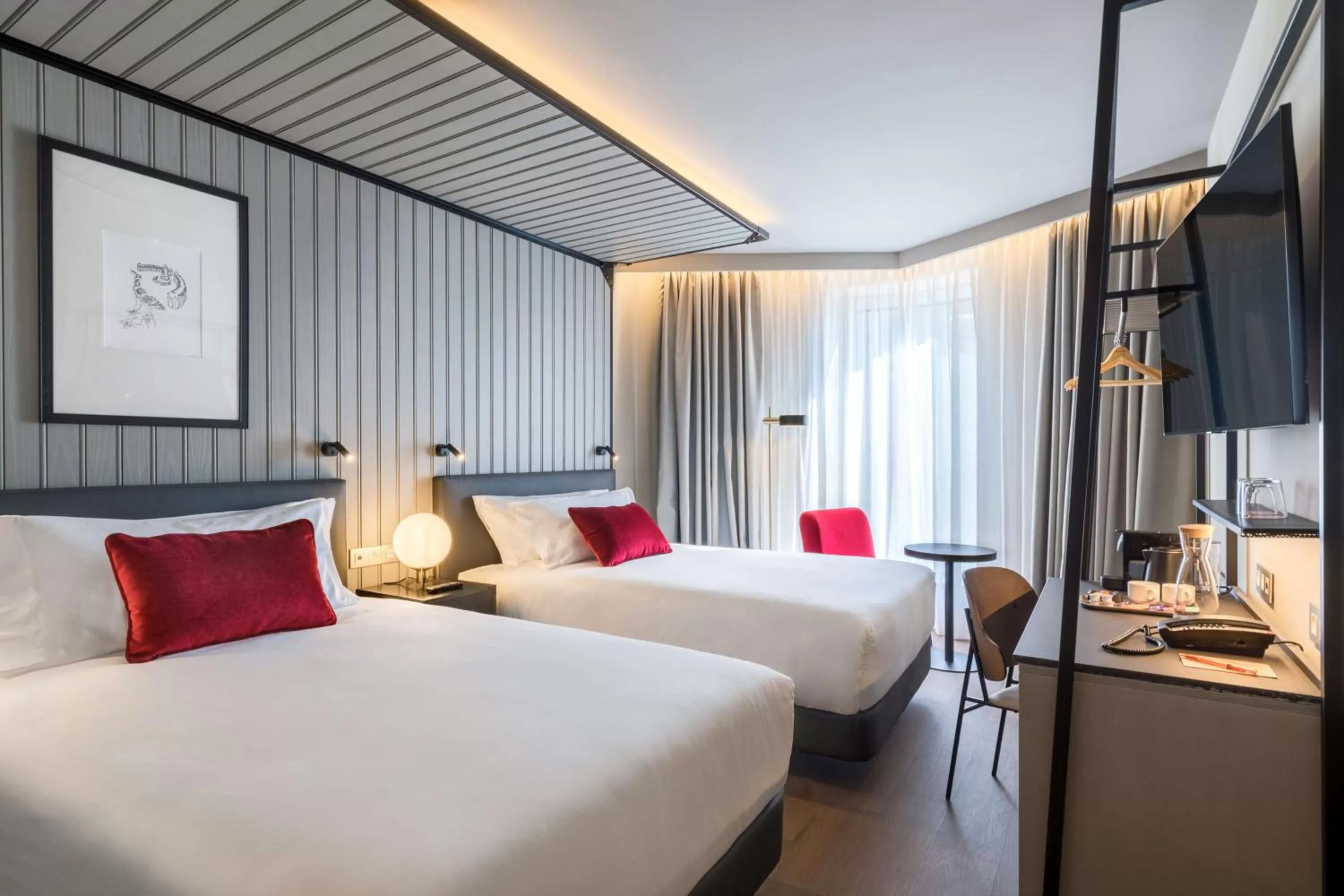 Bedroom, Bed in Canopy by Hilton Madrid Castellana