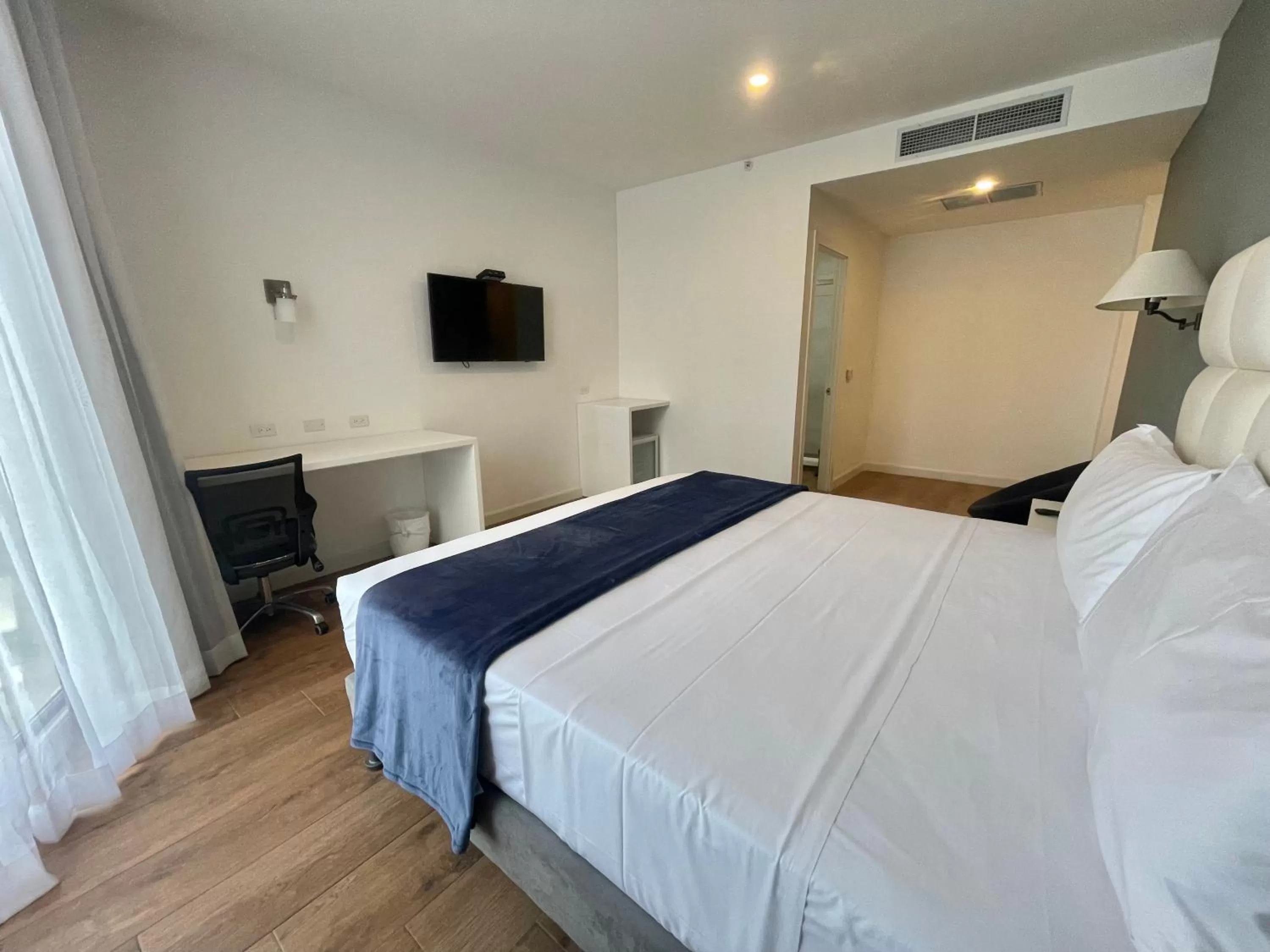 Photo of the whole room, Bed in Hotel Mio Panamá