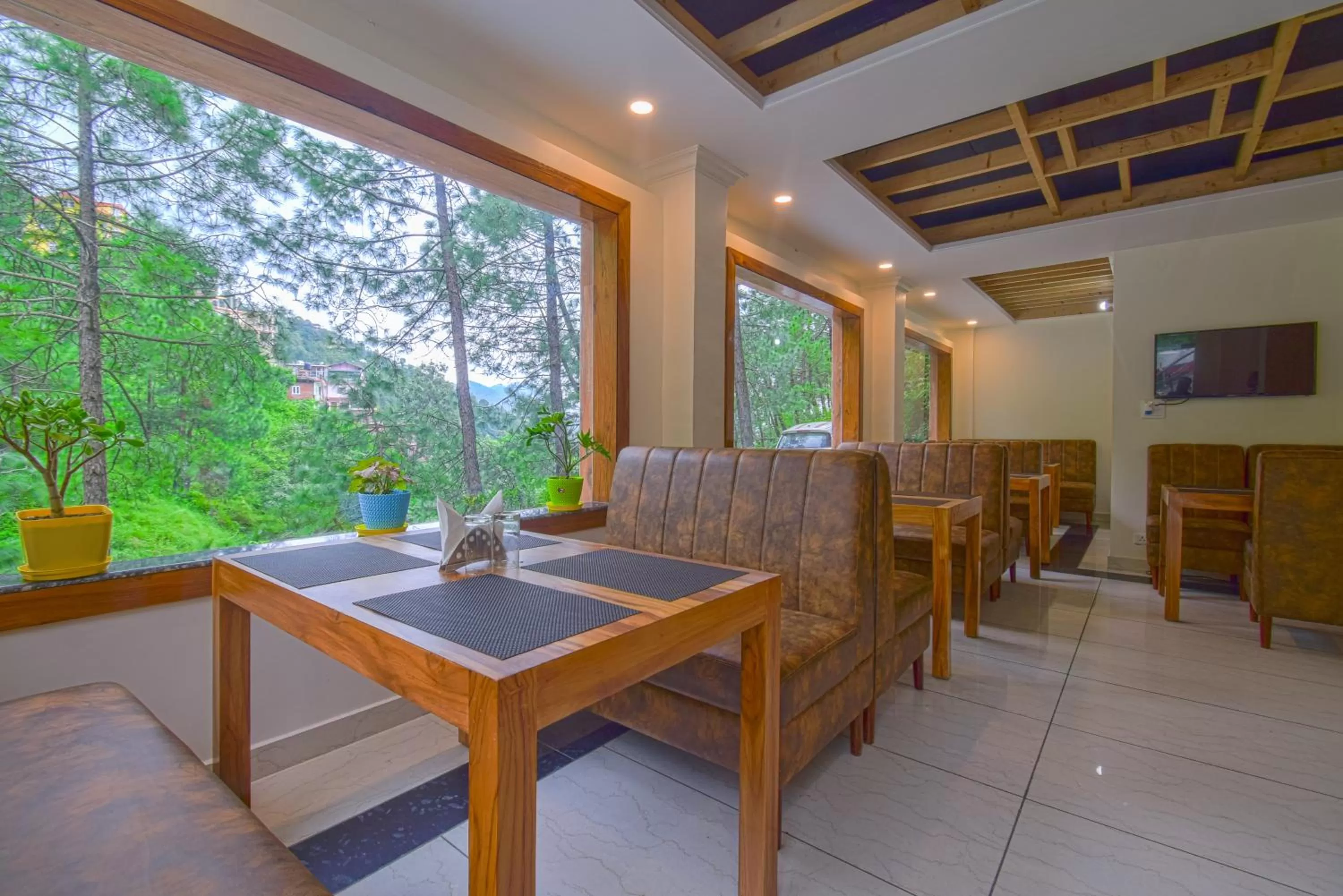 Restaurant/places to eat in Hotel The Paal