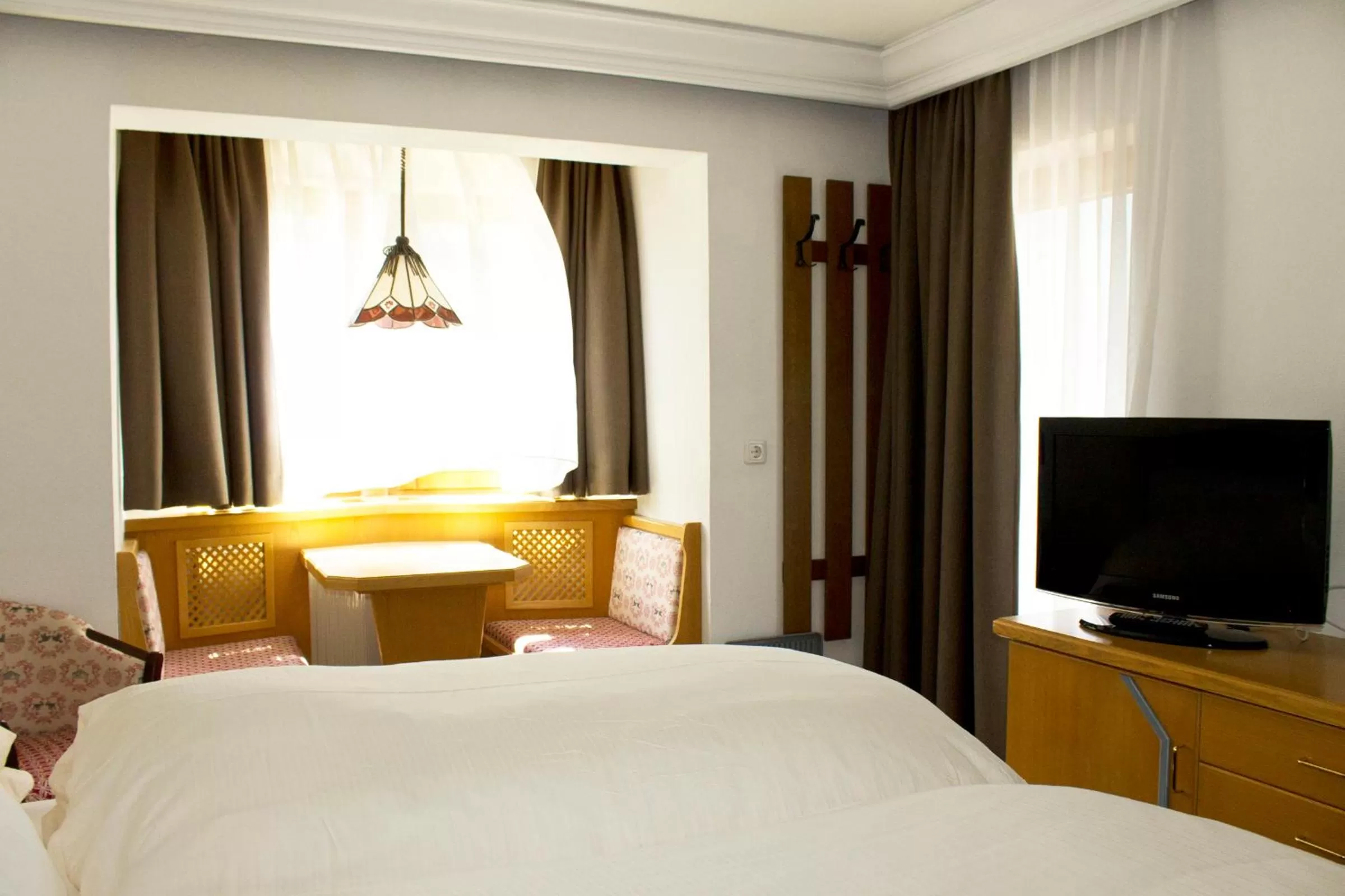 Bedroom, Bed in Alpenhotel Tirolerhof