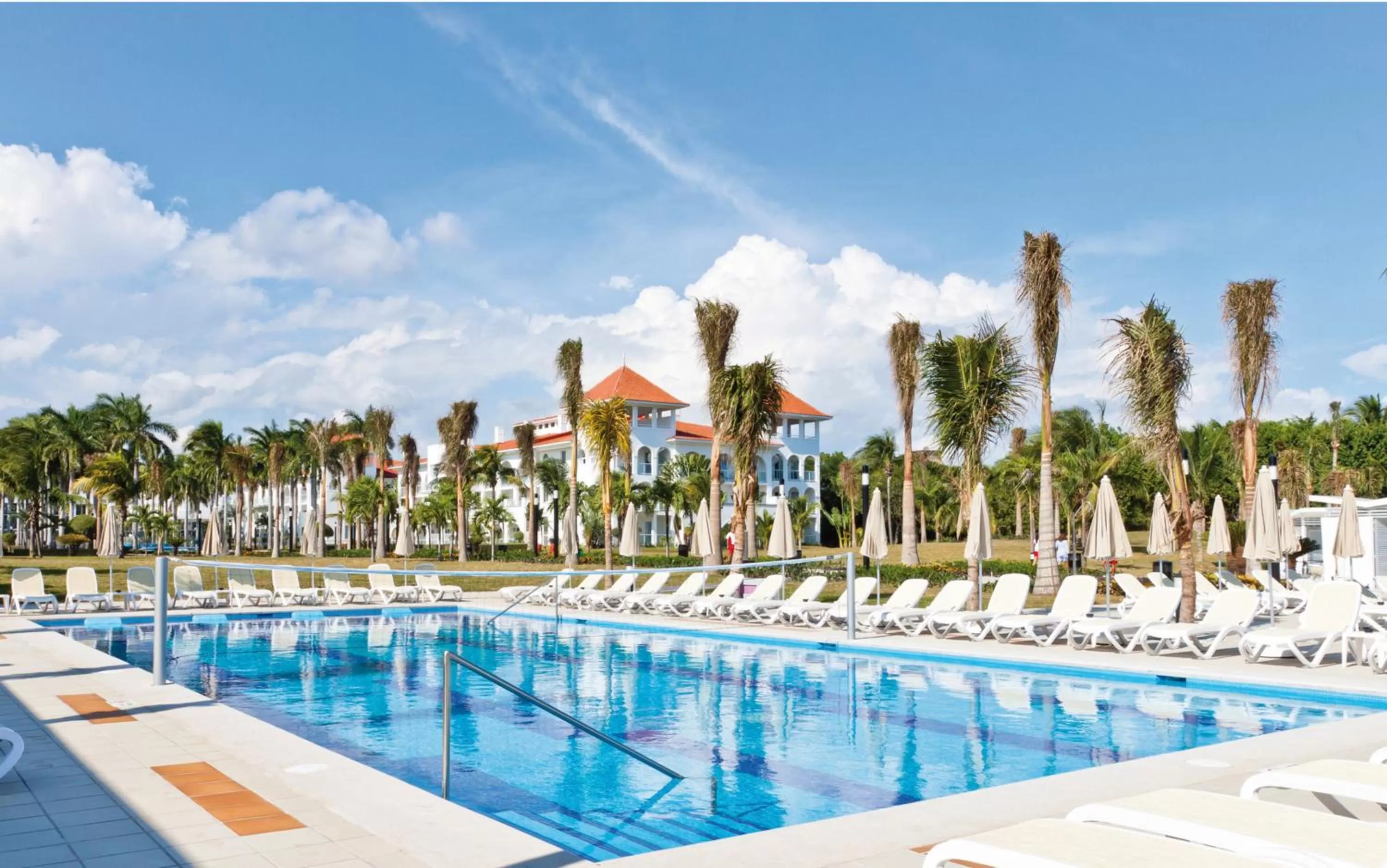 Swimming pool in Riu Palace Mexico - All Inclusive