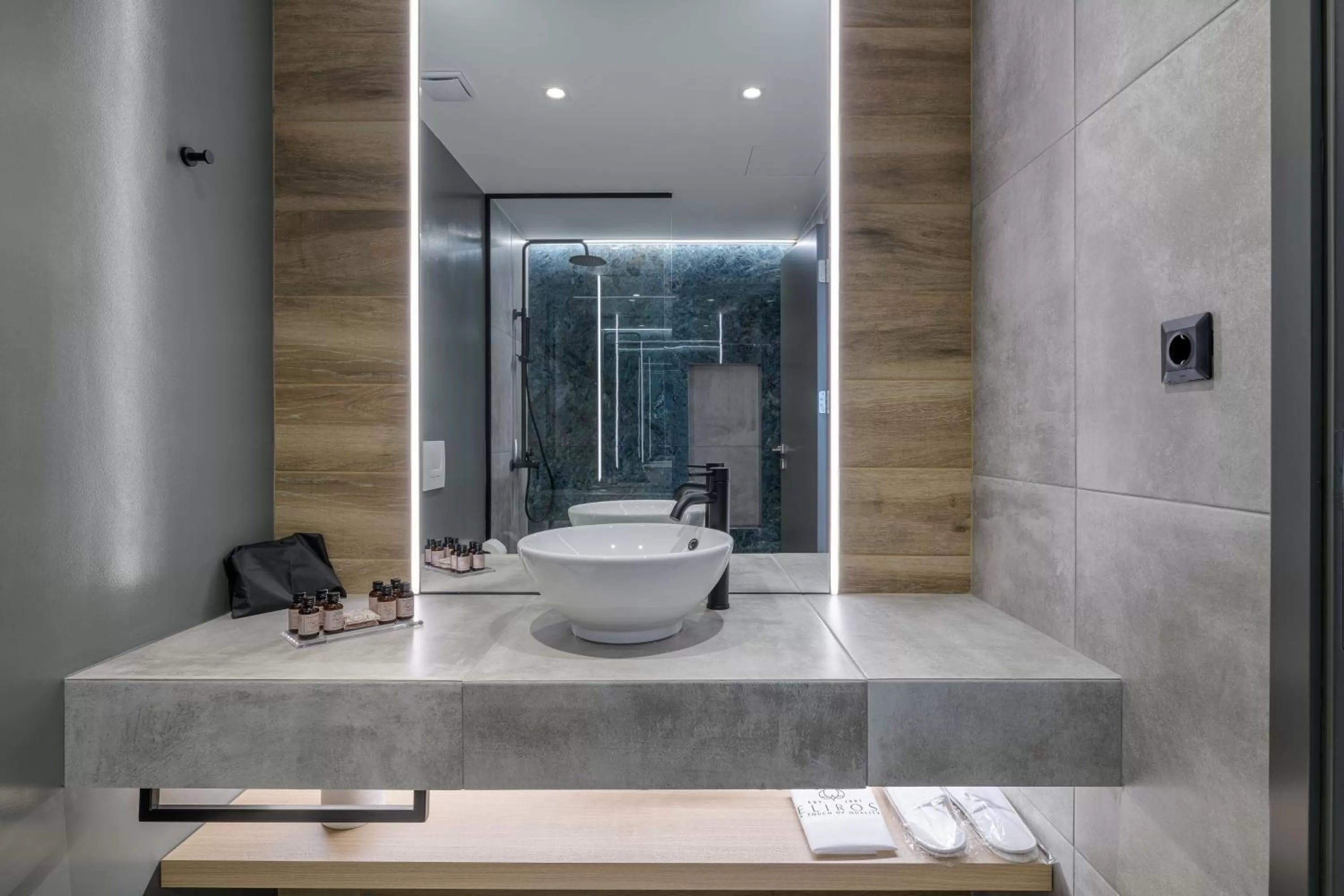 Acropolis Magenta Luxury Suites