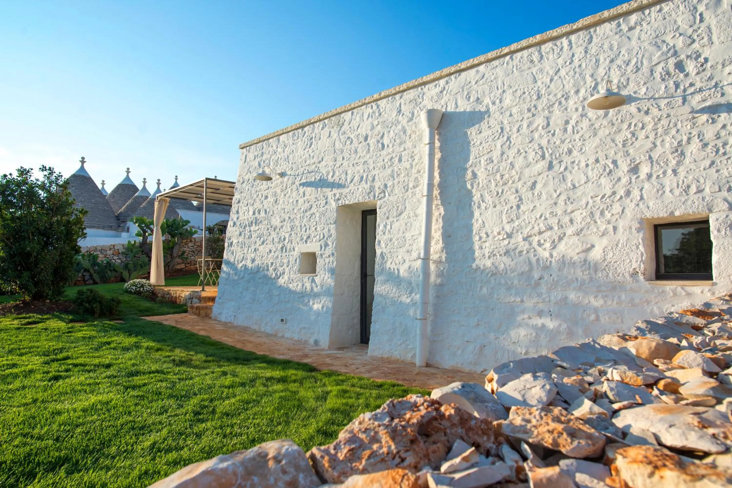 Property building in Borgo Canonica