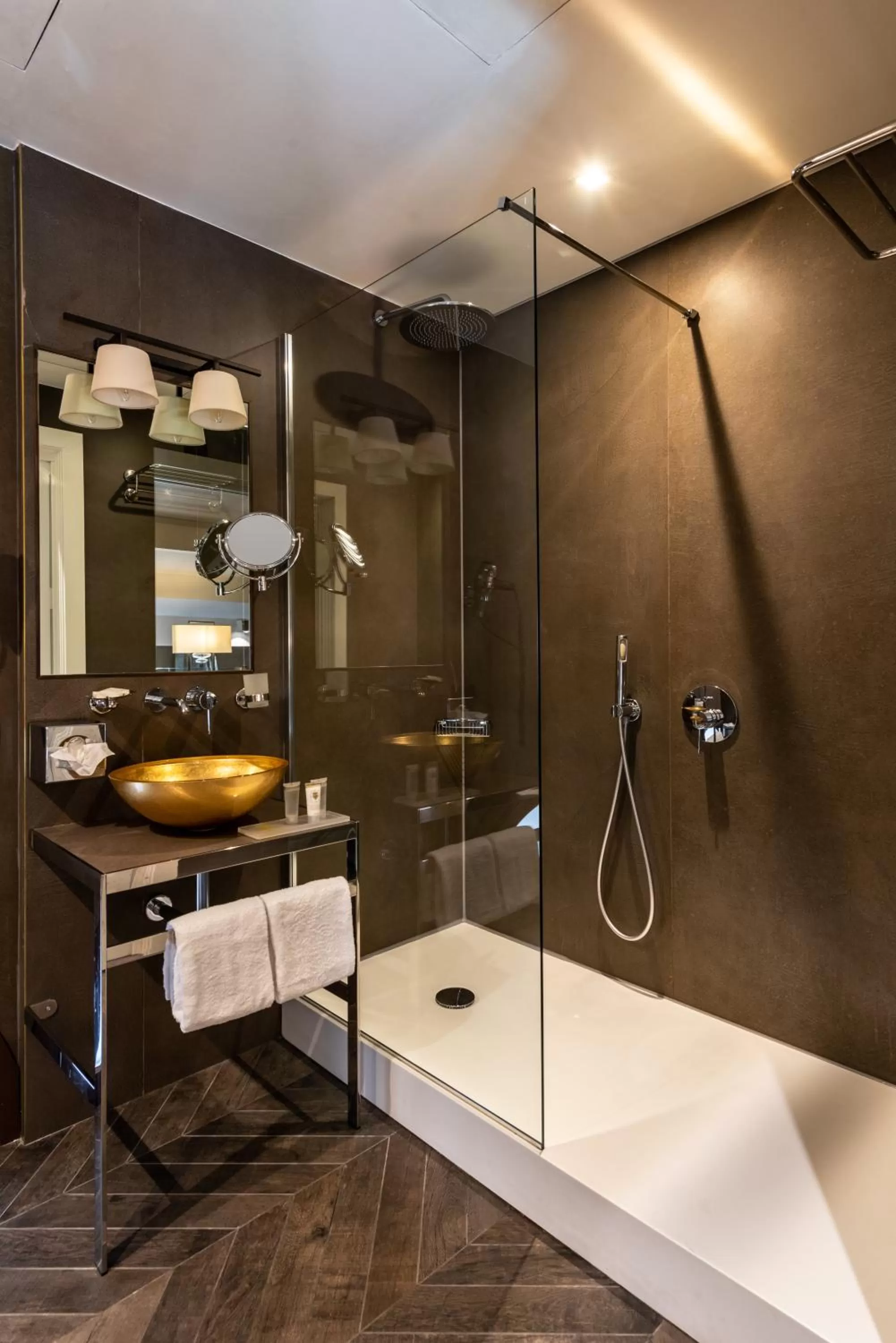 Shower in Palazzo Veneziano - Venice Collection