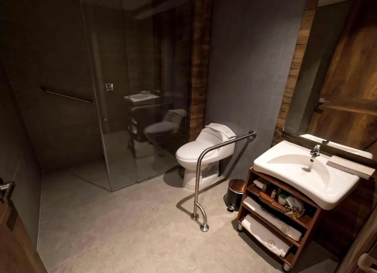 Bathroom in Albura Hotel