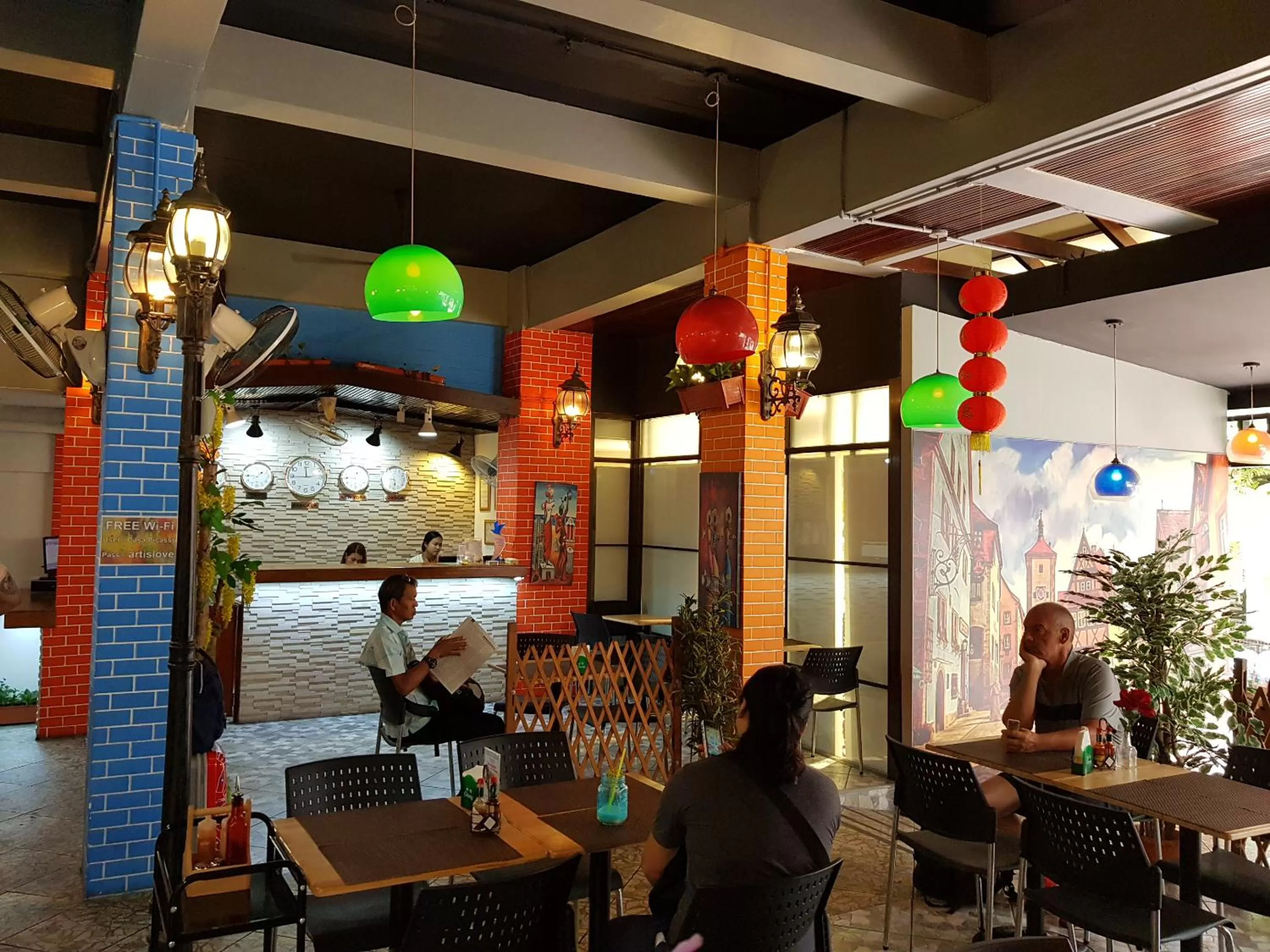 Restaurant/places to eat in Khaosan Art Hotel
