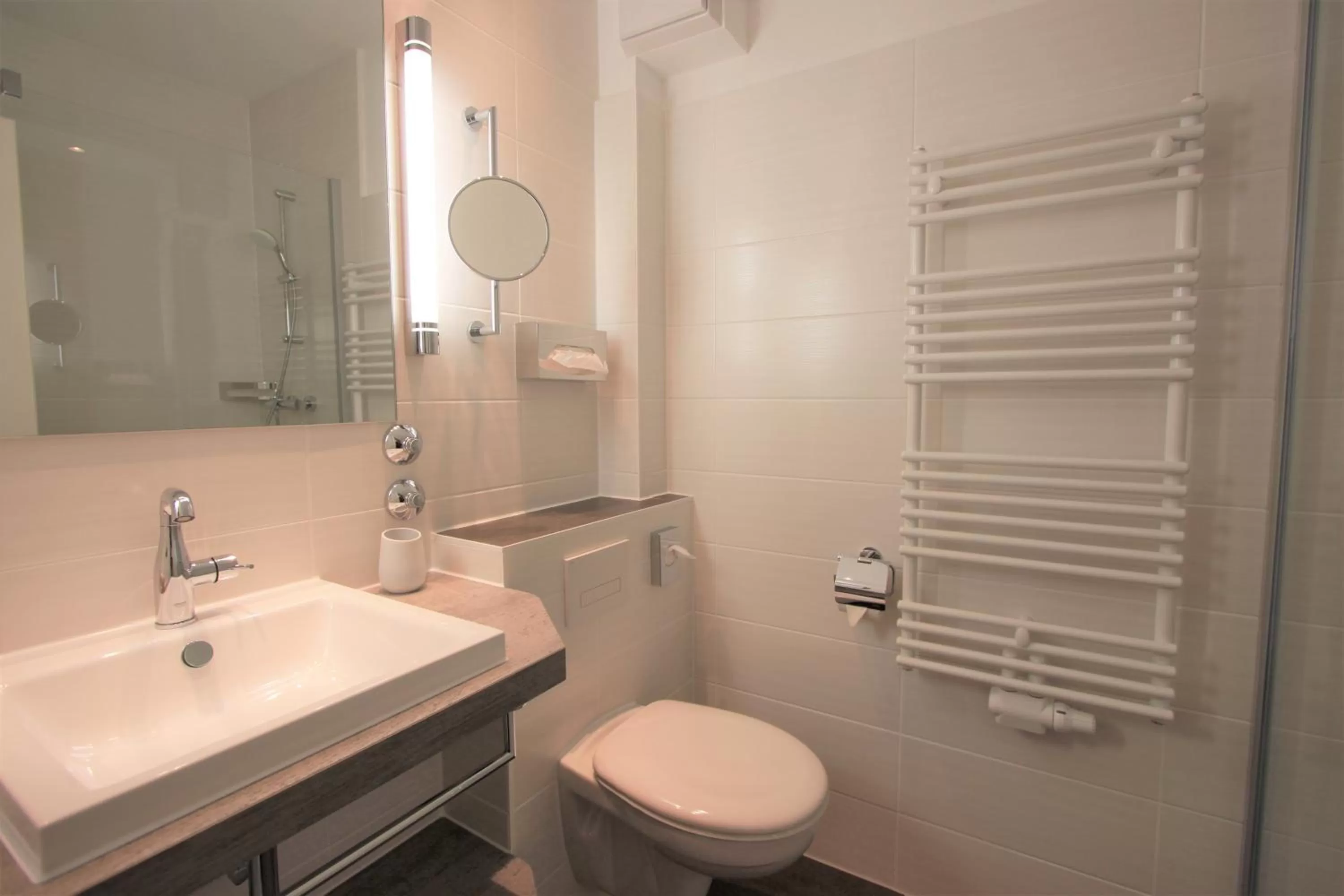 Bathroom in Hardtwald Hotel