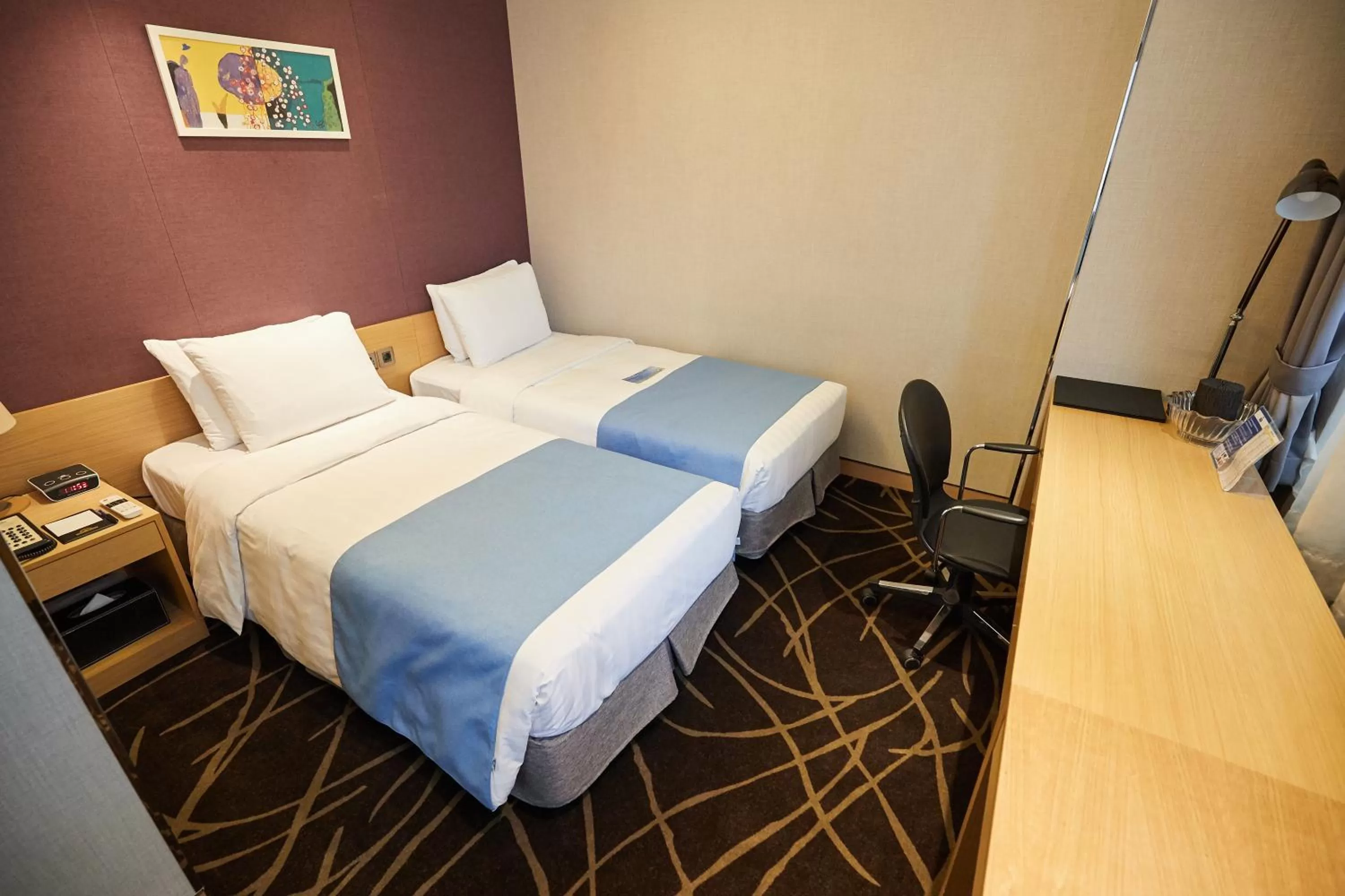 Photo of the whole room, Bed in Days Hotel by Wyndham Seoul Myeongdong