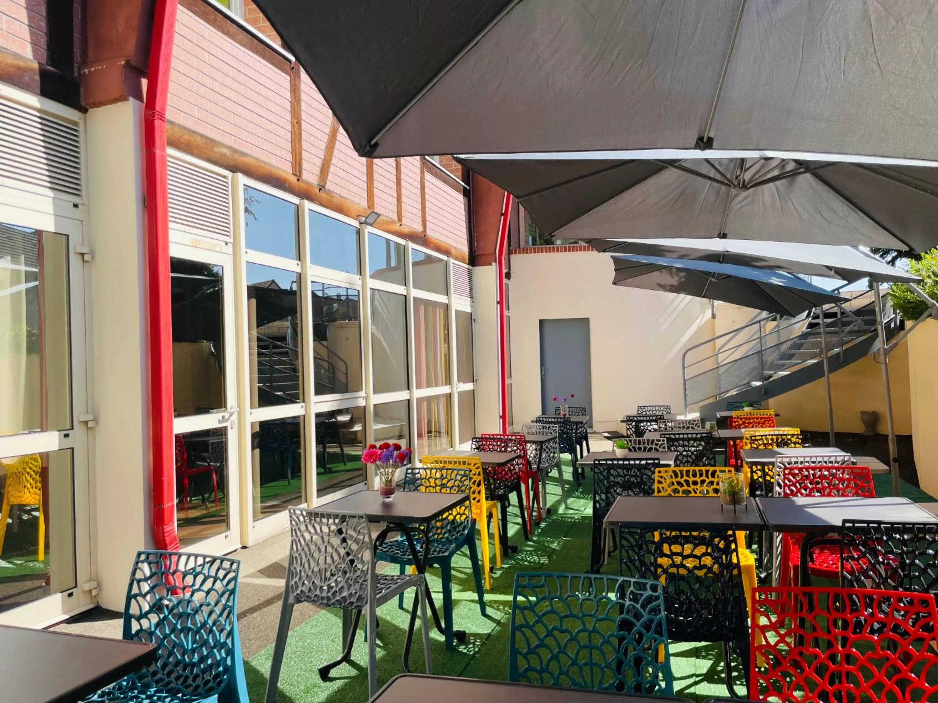 Patio in Hotel Le Saint Aubin