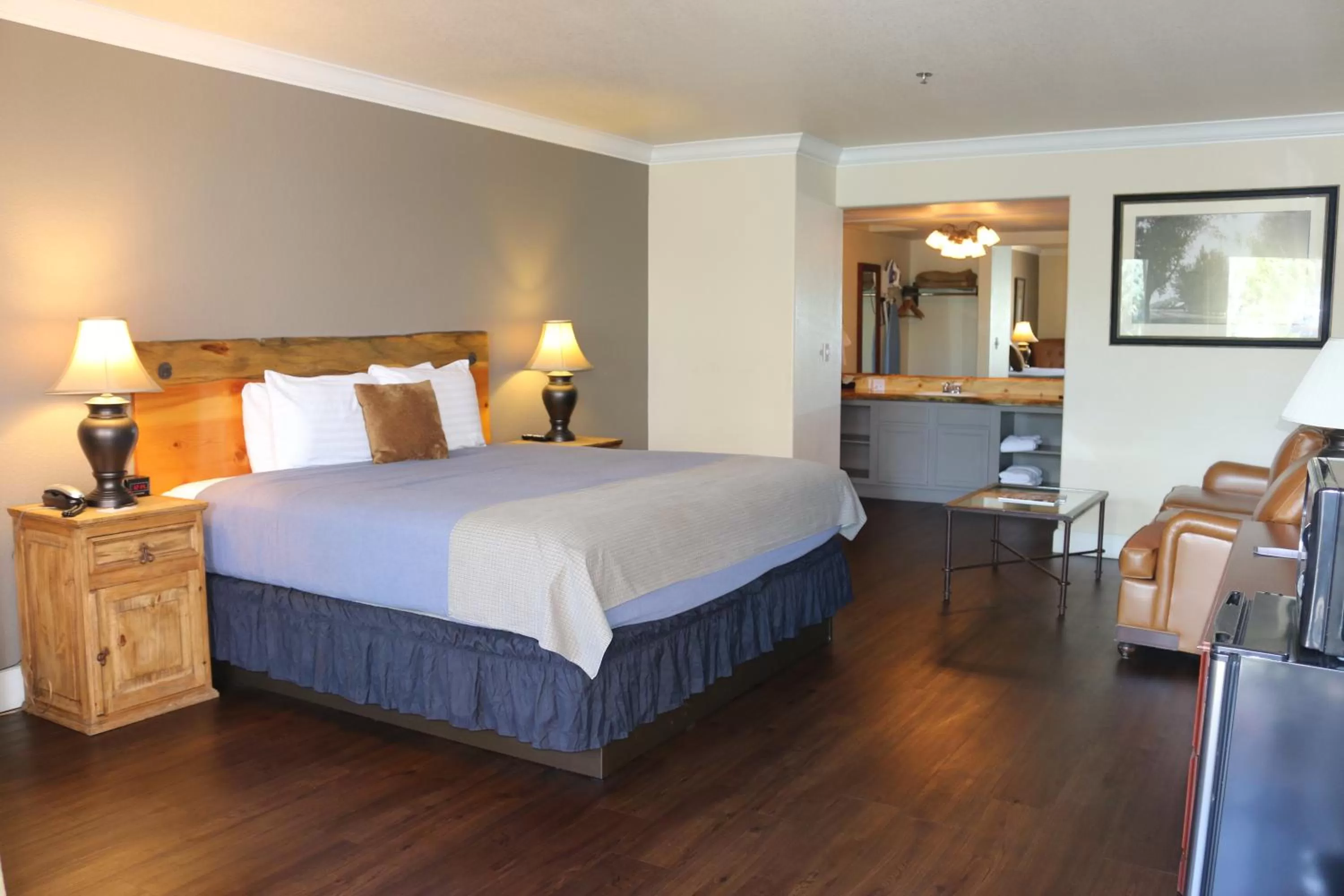 Bedroom, Bed in Historian Inn