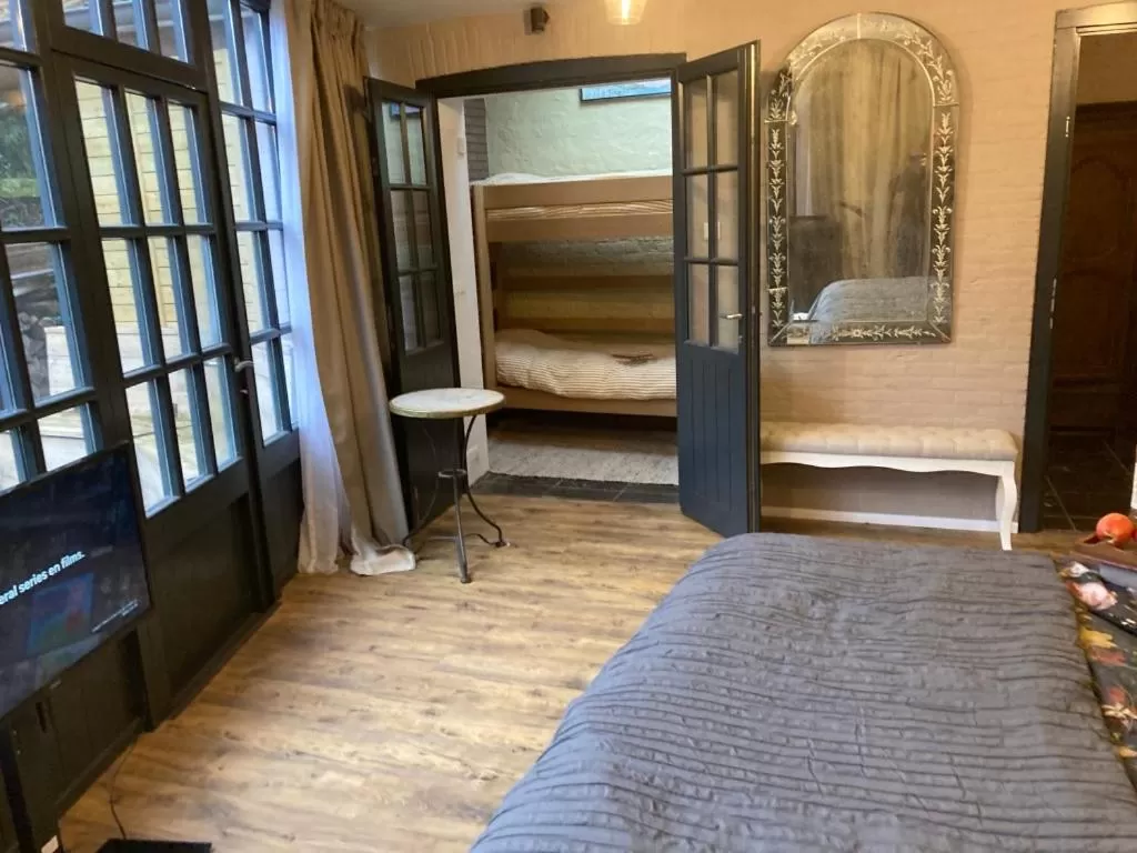 Bed in Canal Central