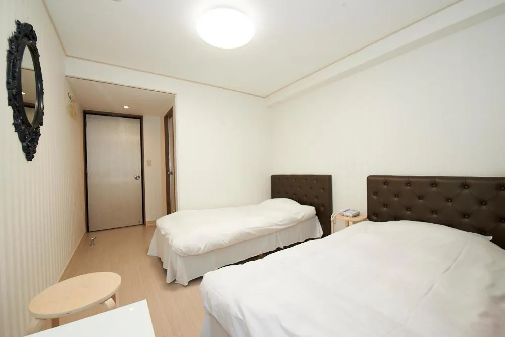 Photo of the whole room in Hotel Empire in Shinjuku